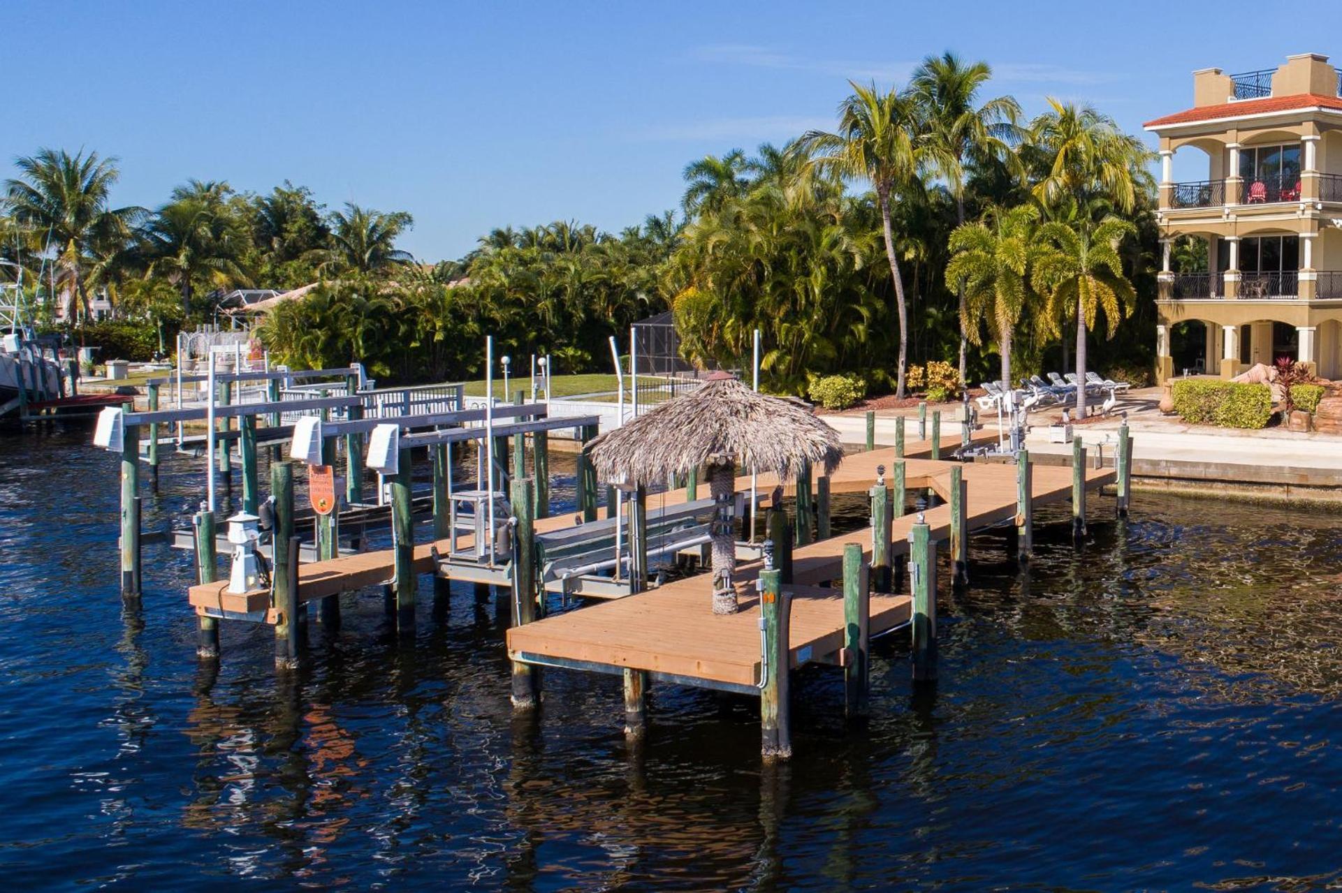 Luxury Riverfront 3-story With Bar, Gym, And Heated Pool - The Winslet Estate Villa *