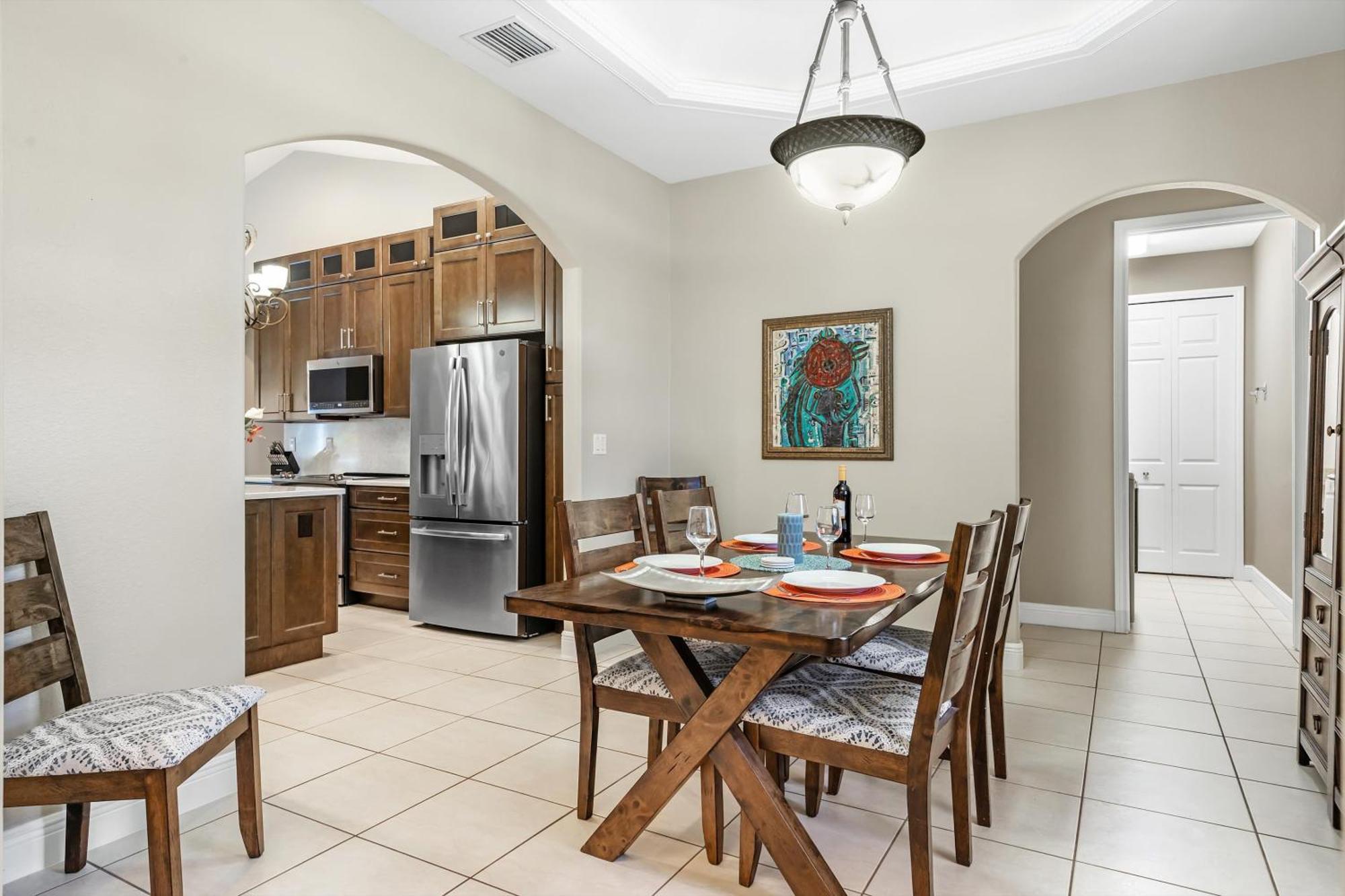 Fully-fenced Electric-heated Oversized Pool With Lots Of Privacy - Villa
