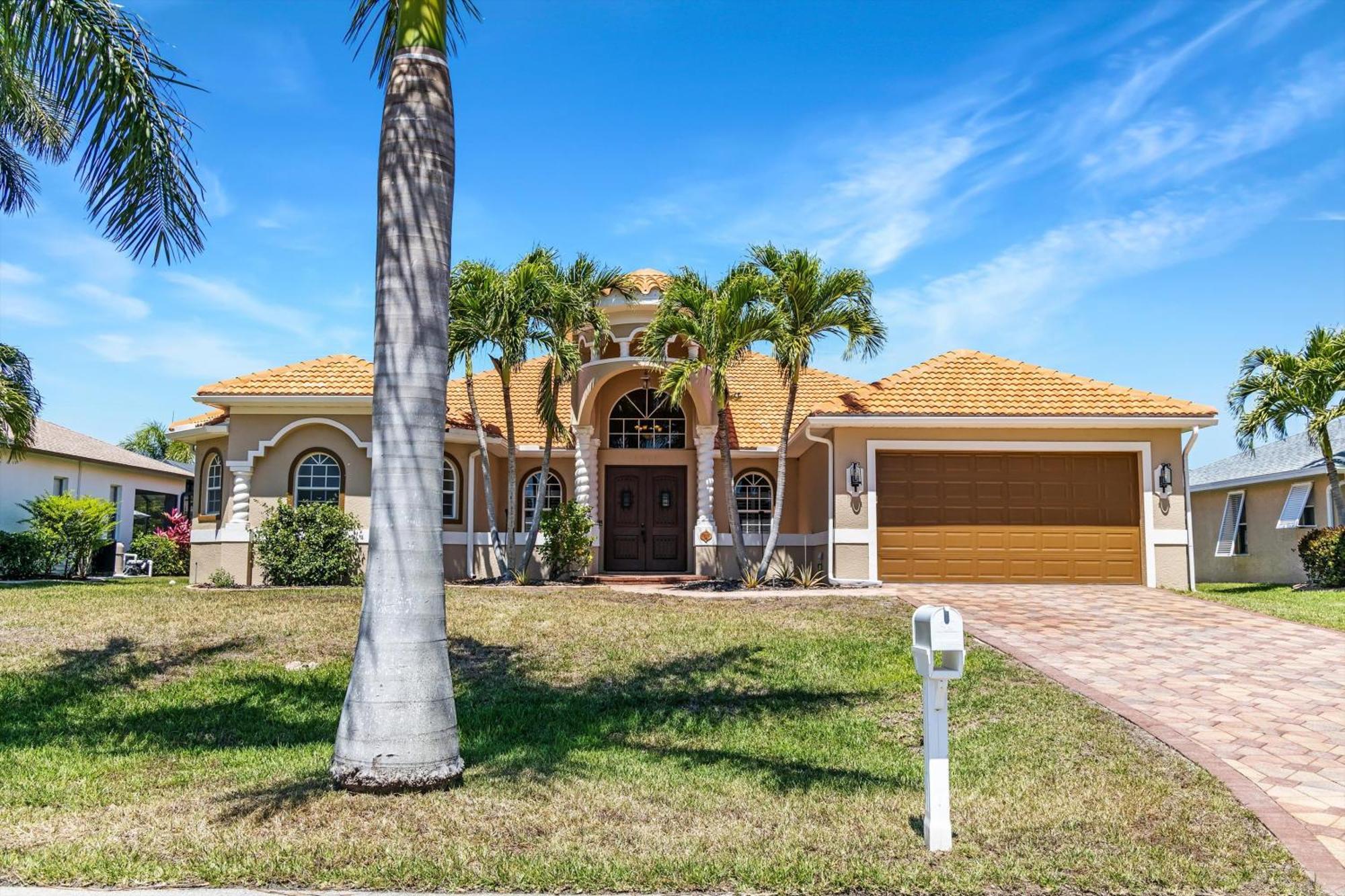 Villa Fully-fenced Electric-heated Oversized Pool With Lots Of Privacy - Cape Coral
