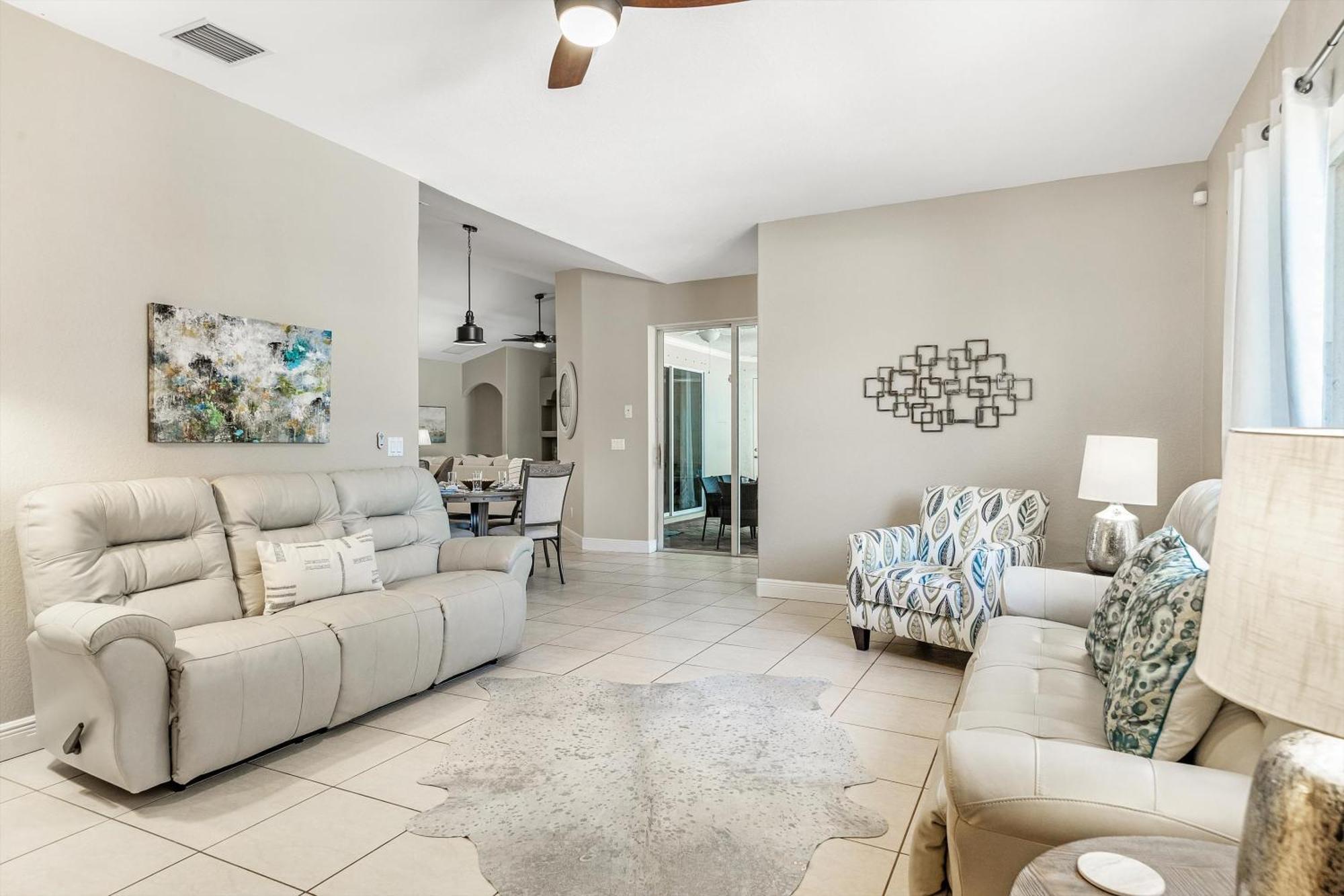 Villa Fully-fenced Electric-heated Oversized Pool With Lots Of Privacy - *