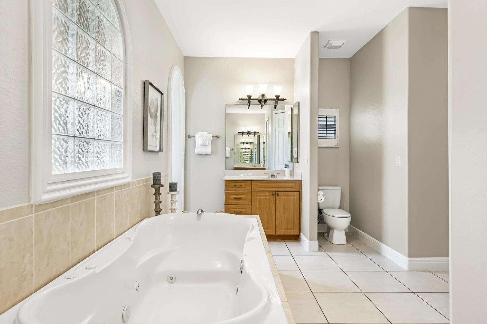 Villa Fully-fenced Electric-heated Oversized Pool With Lots Of Privacy - Cape Coral