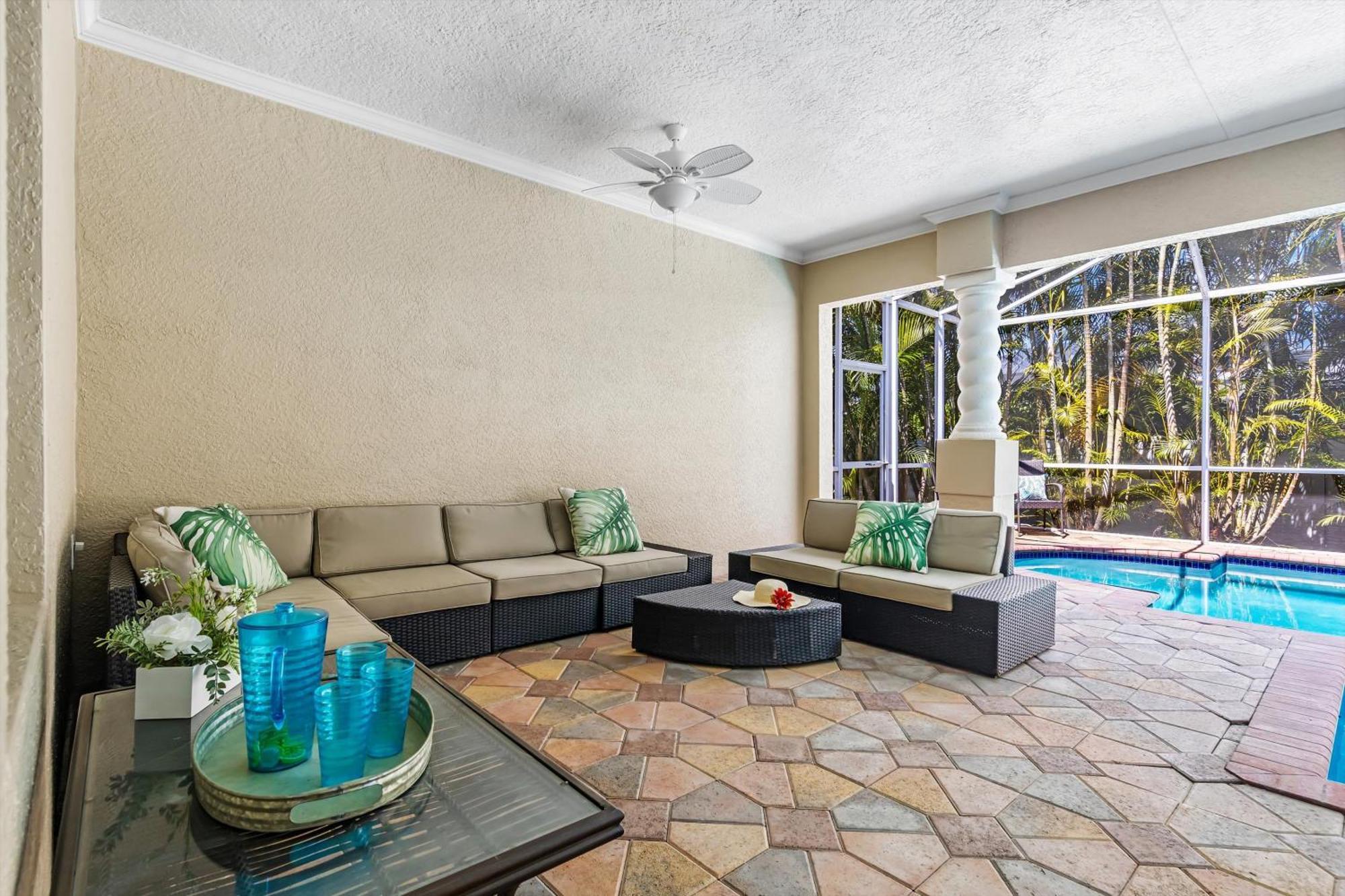 Villa Fully-fenced Electric-heated Oversized Pool With Lots Of Privacy -