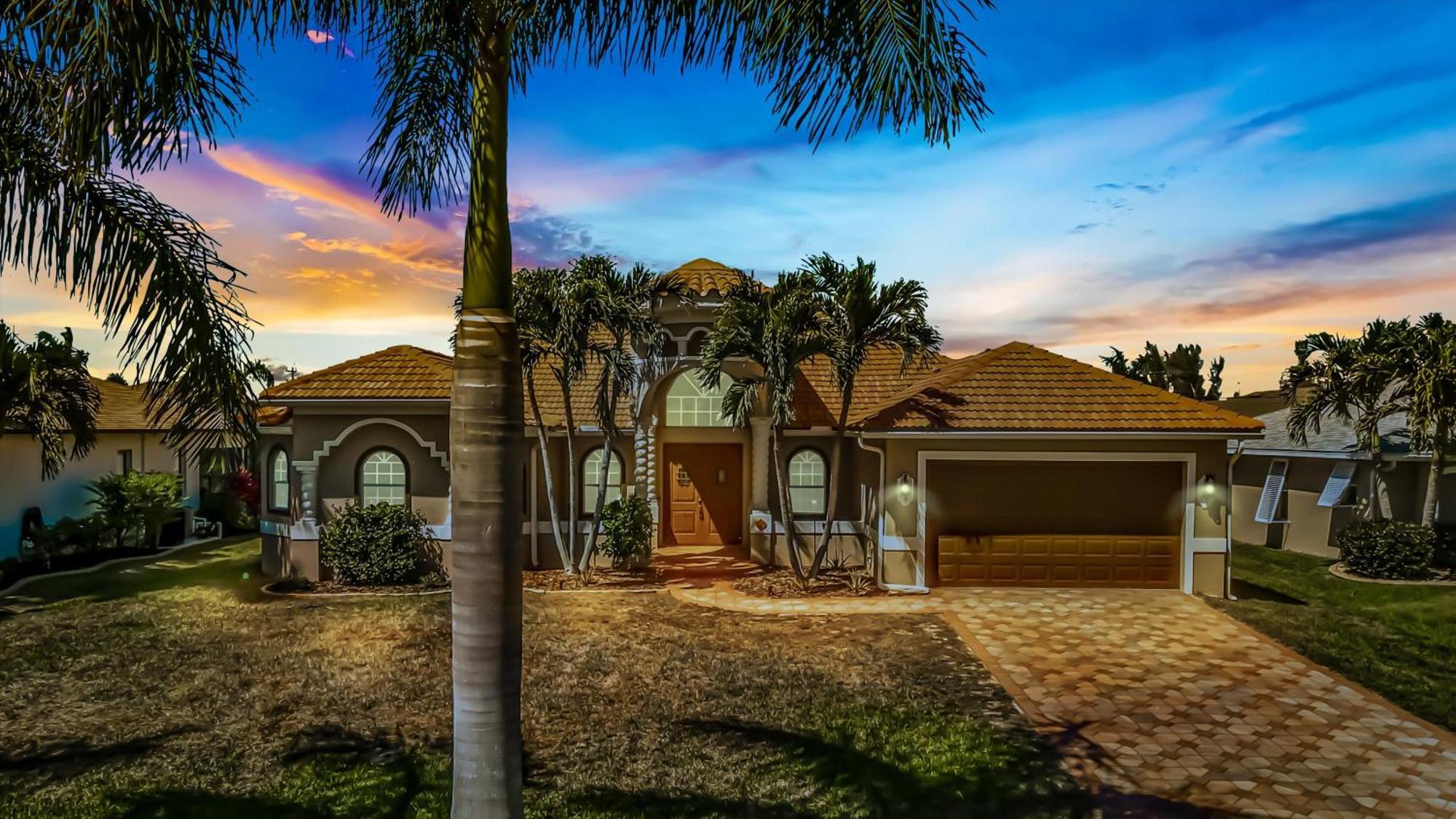 Villa Fully-fenced Electric-heated Oversized Pool With Lots Of Privacy -