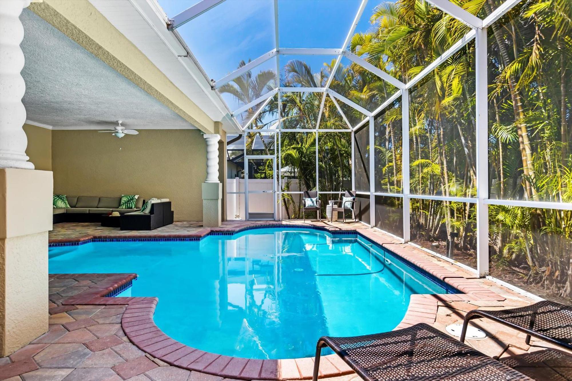 Villa Fully-fenced Electric-heated Oversized Pool With Lots Of Privacy -