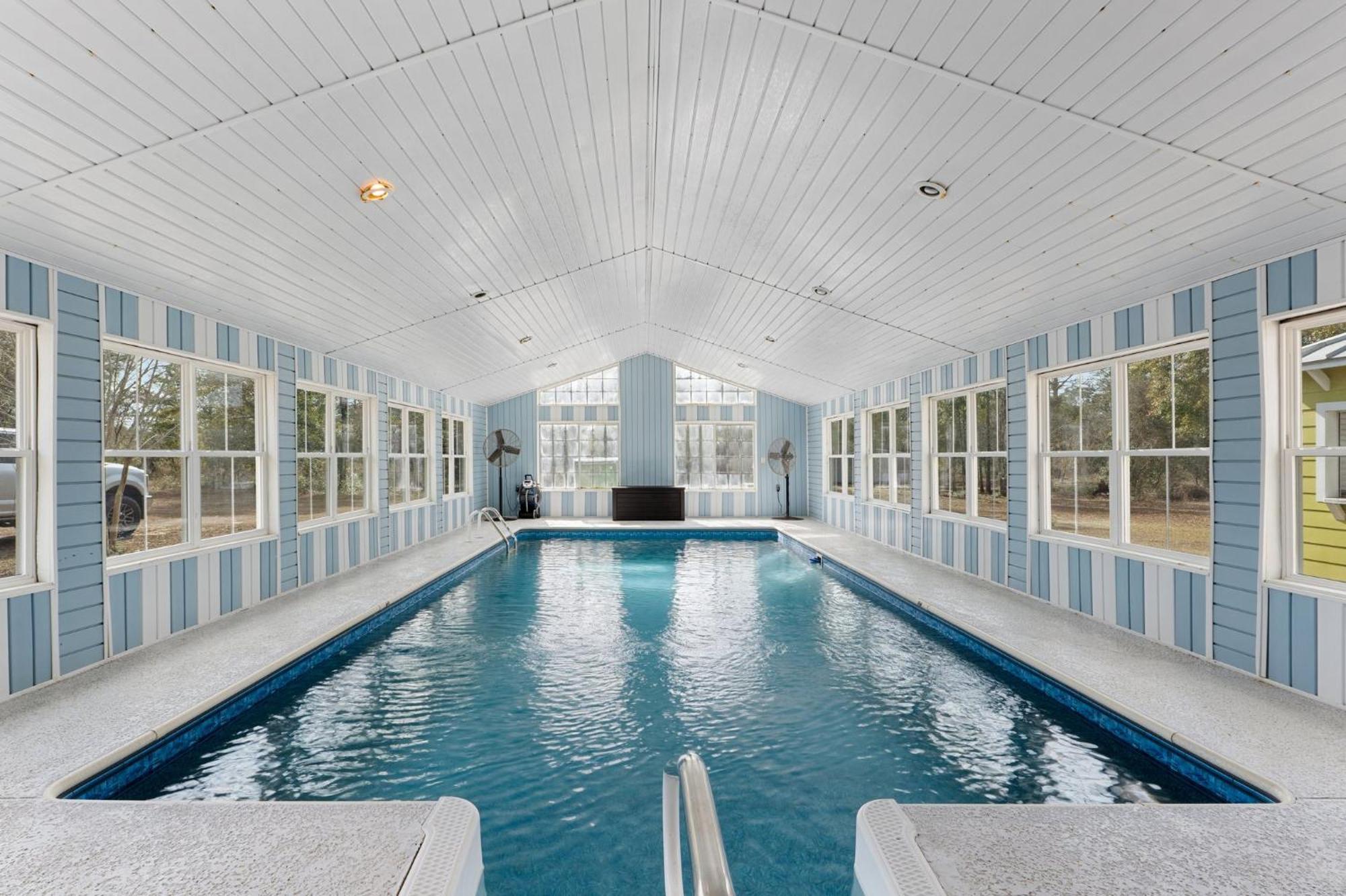 Guest house Relaxing Retreat Pool, Spa, Art Studio, Breakfast Chipley