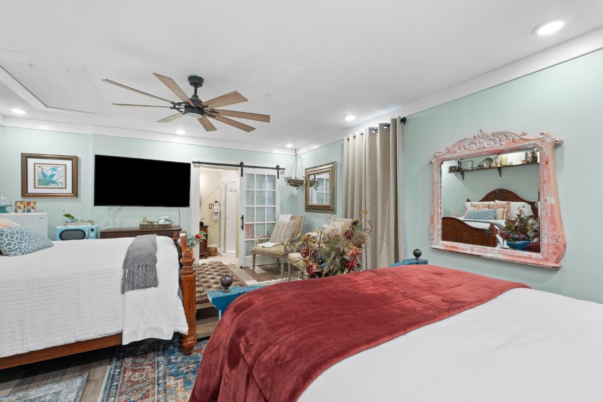 Relaxing Retreat Pool, Spa, Art Studio, Breakfast *