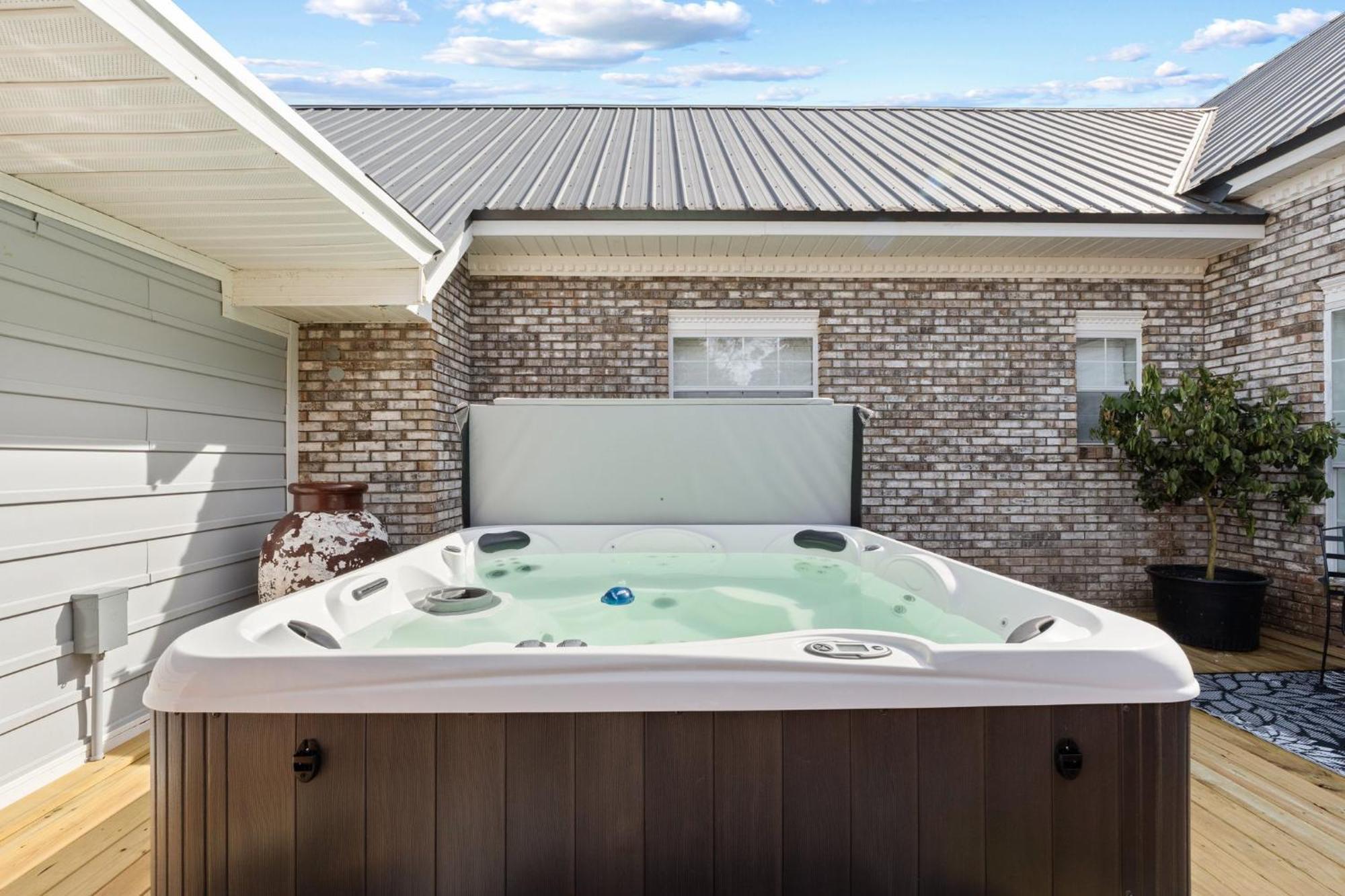 Relaxing Retreat Pool, Spa, Art Studio, Breakfast Chipley