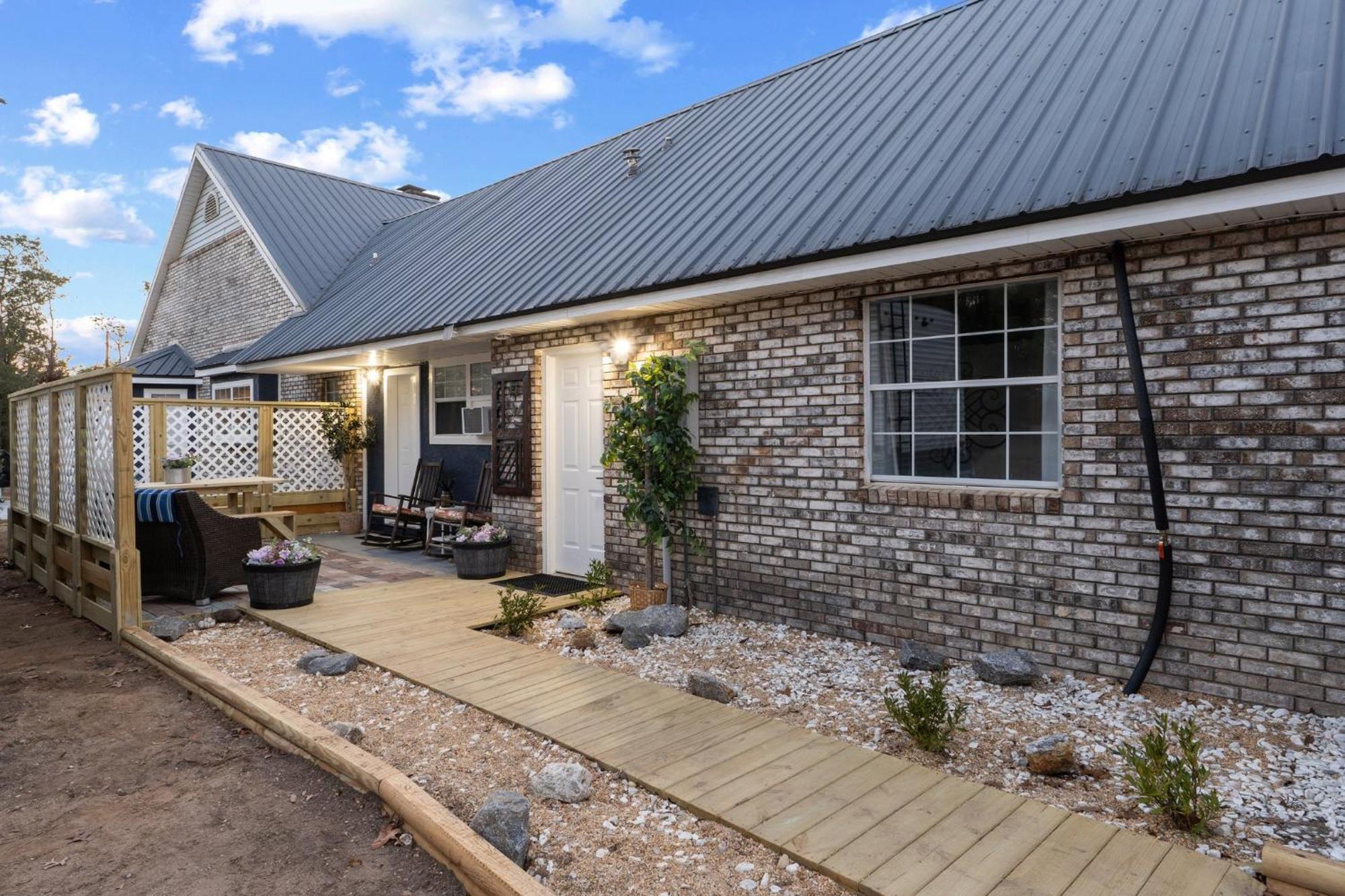 Relaxing Retreat Pool, Spa, Art Studio, Breakfast * Chipley