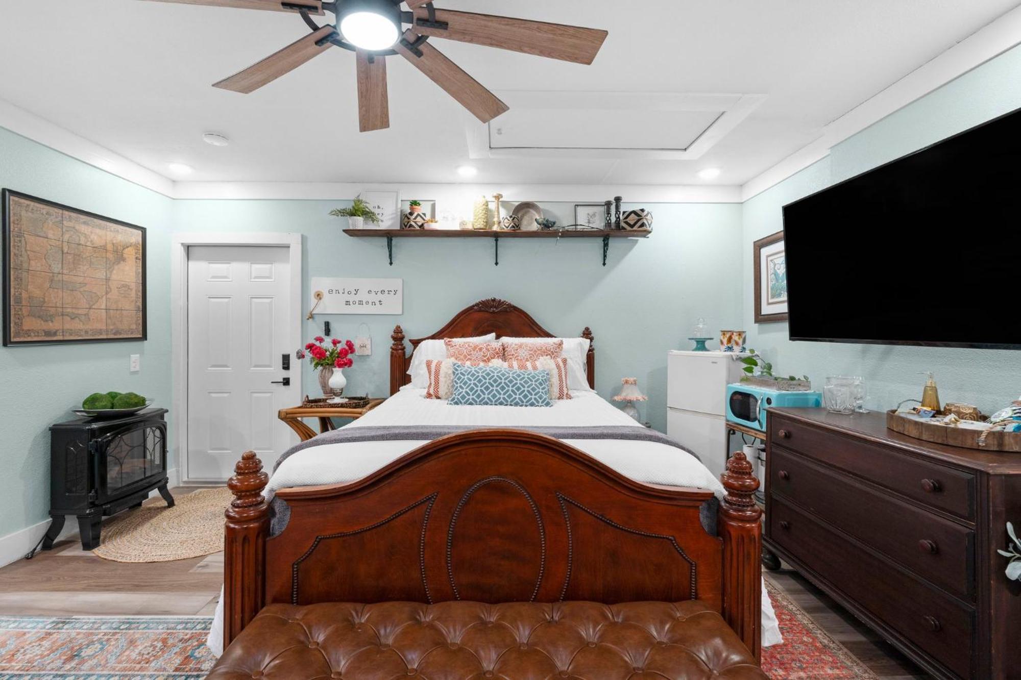 Relaxing Retreat Pool, Spa, Art Studio, Breakfast