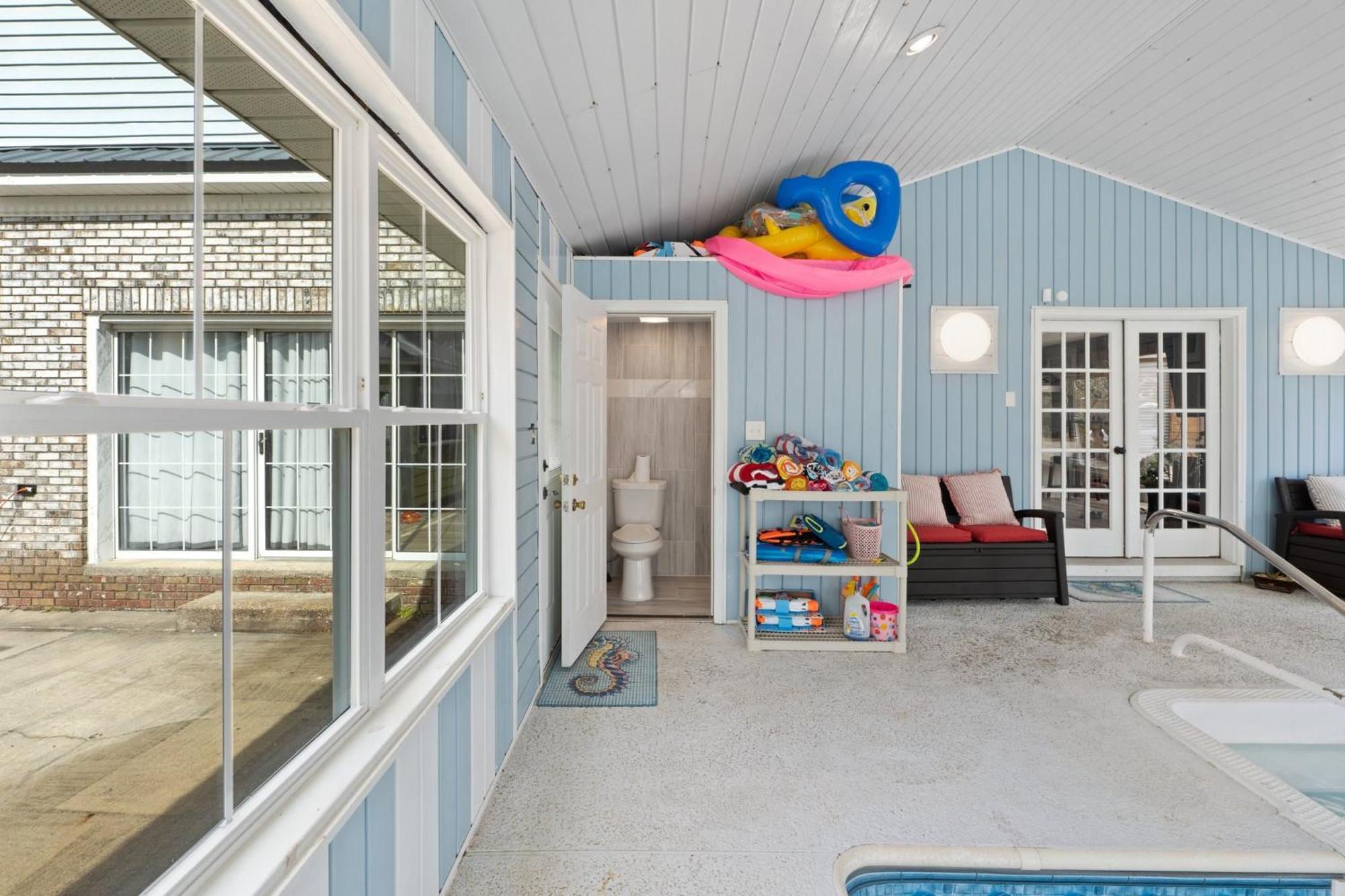 Guest house Relaxing Retreat Pool, Spa, Art Studio, Breakfast Chipley