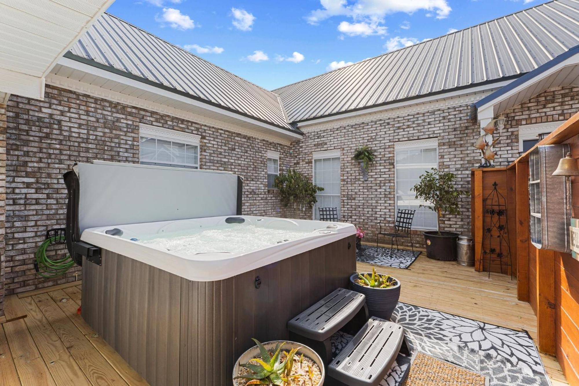 Relaxing Retreat Pool, Spa, Art Studio, Breakfast