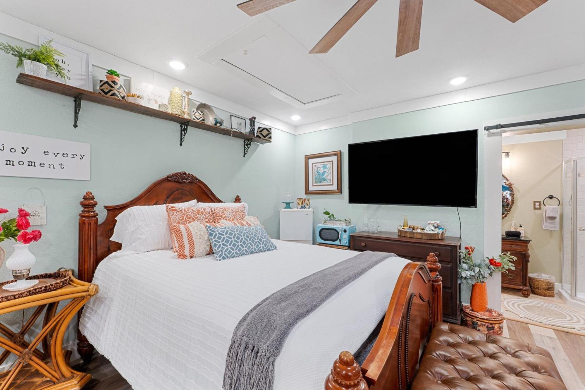 Guest house Relaxing Retreat Pool, Spa, Art Studio, Breakfast *