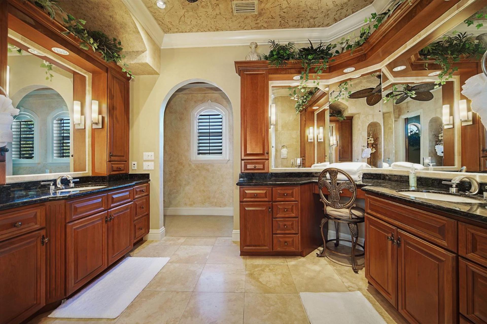 Villa Luxury Riverfront 3-story With Bar, Gym, And Heated Pool - The Winslet Estate *