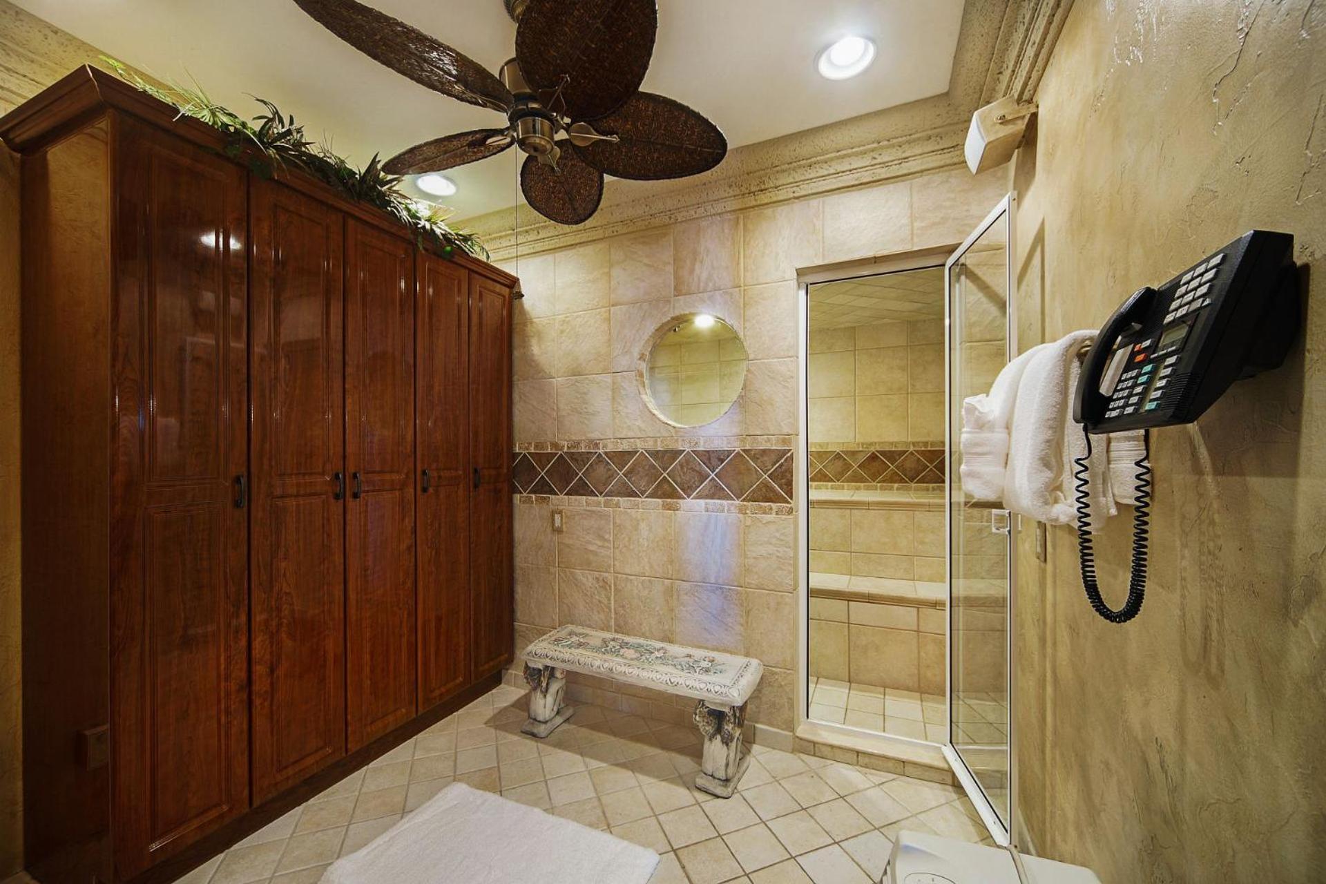 Luxury Riverfront 3-story With Bar, Gym, And Heated Pool - The Winslet Estate Villa Cape Coral