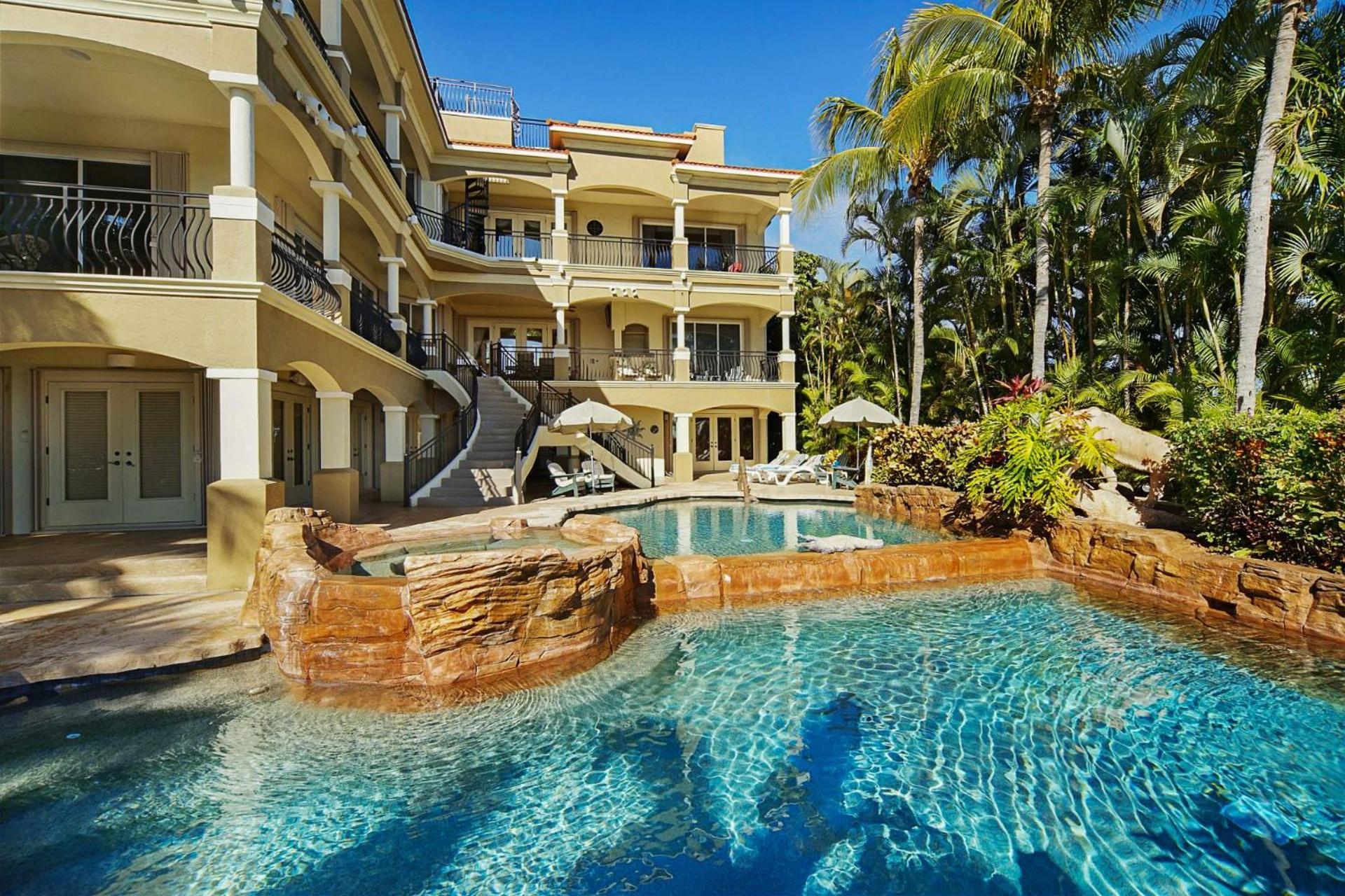 Luxury Riverfront 3-story With Bar, Gym, And Heated Pool - The Winslet Estate *