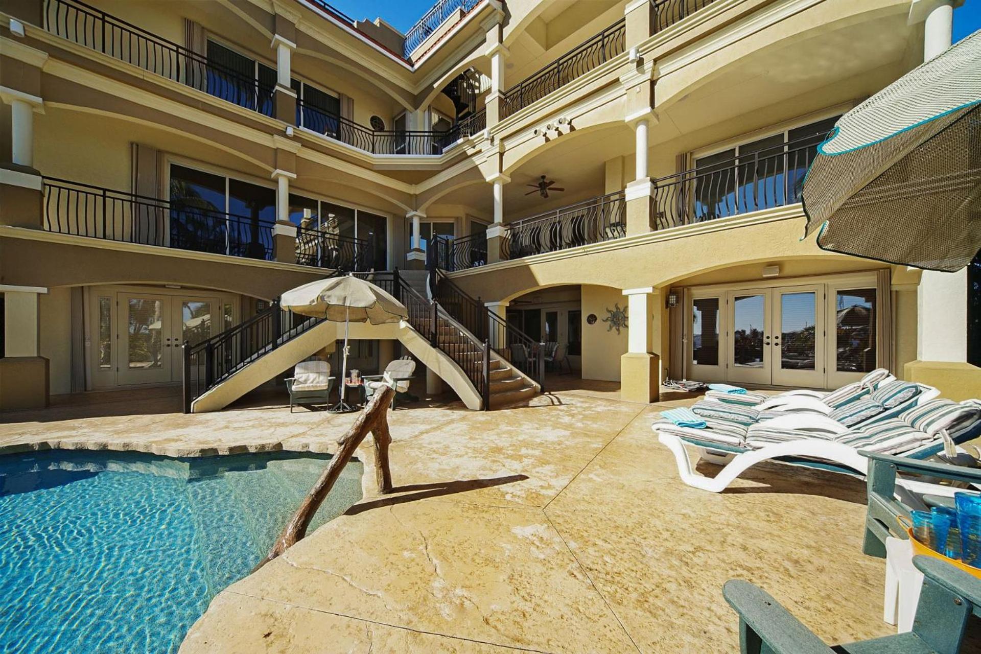 Luxury Riverfront 3-story With Bar, Gym, And Heated Pool - The Winslet Estate Cape Coral