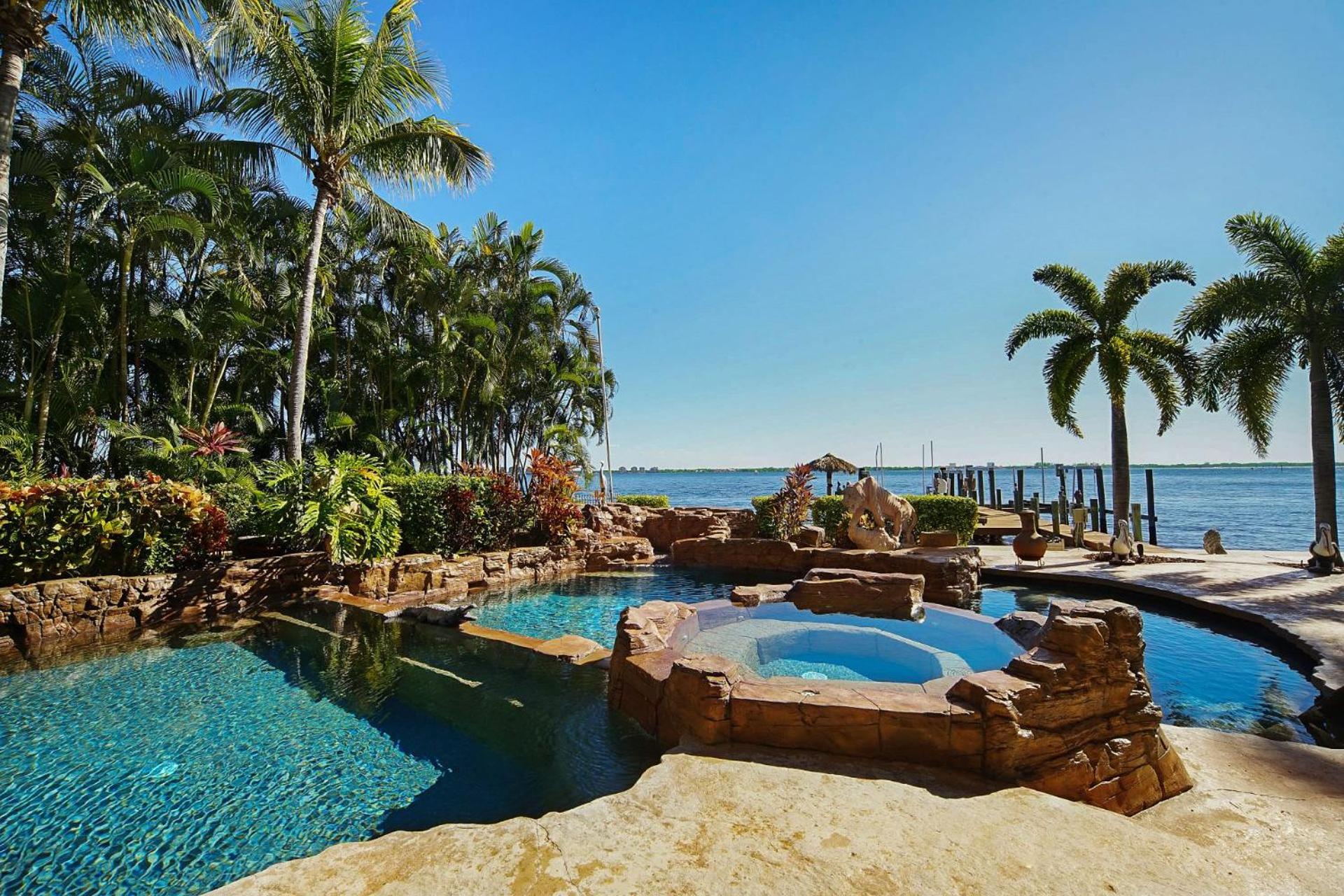 Luxury Riverfront 3-story With Bar, Gym, And Heated Pool - The Winslet Estate * Cape Coral