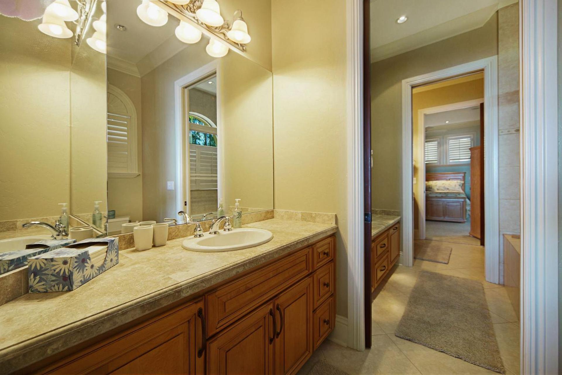 Luxury Riverfront 3-story With Bar, Gym, And Heated Pool - The Winslet Estate