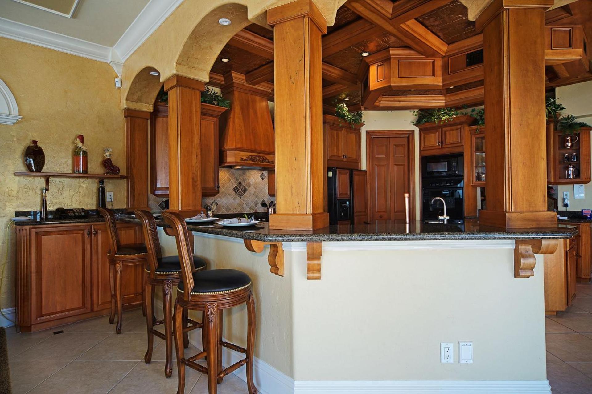 Villa Luxury Riverfront 3-story With Bar, Gym, And Heated Pool - The Winslet Estate