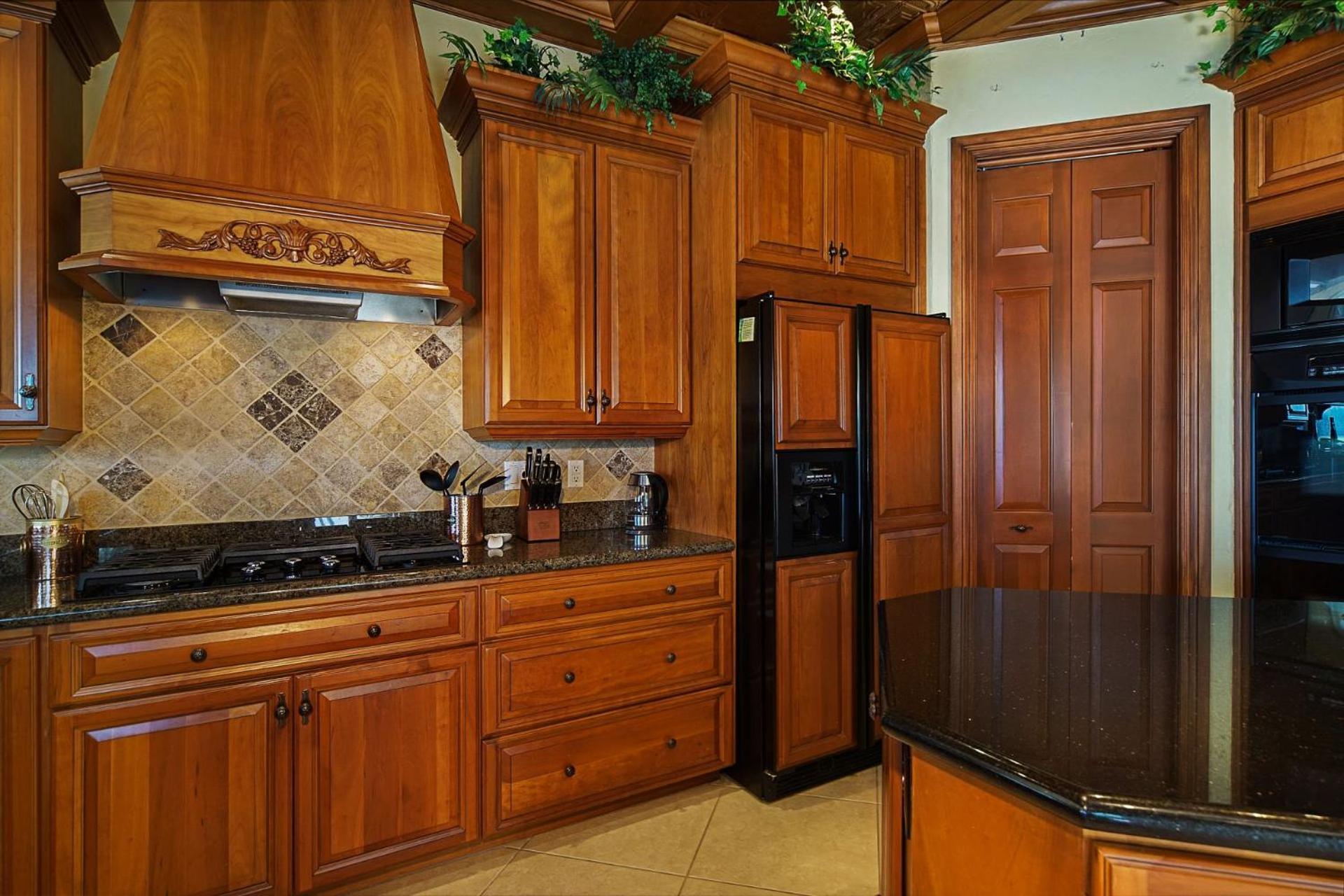Luxury Riverfront 3-story With Bar, Gym, And Heated Pool - The Winslet Estate