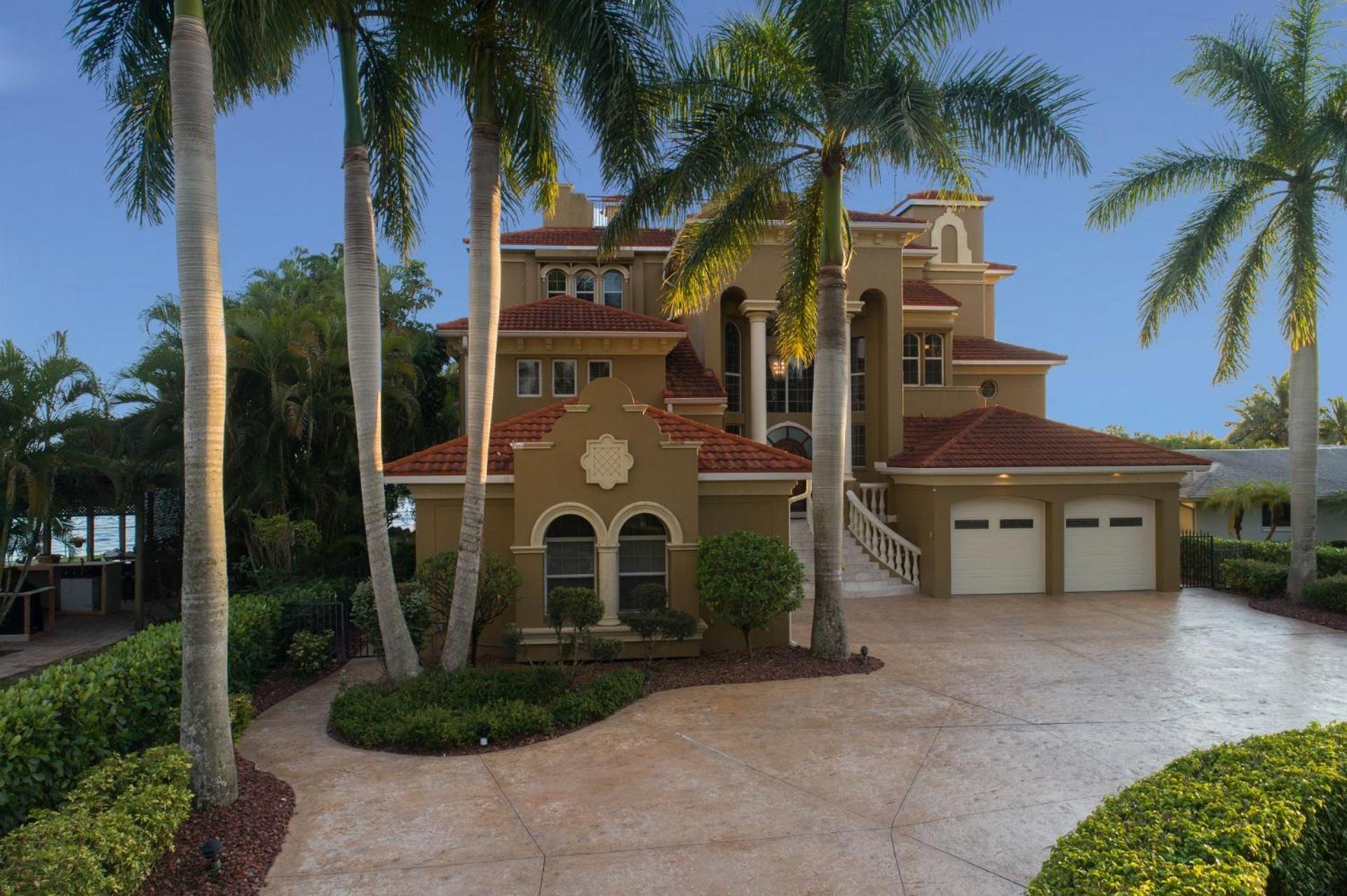 Villa Luxury Riverfront 3-story With Bar, Gym, And Heated Pool - The Winslet Estate *