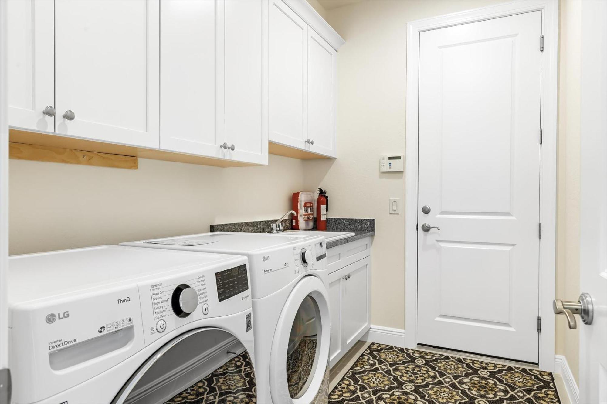 Winter Specials! Built In 2020! Modern Electric-heated Pool With Bikes - Alexandria *
