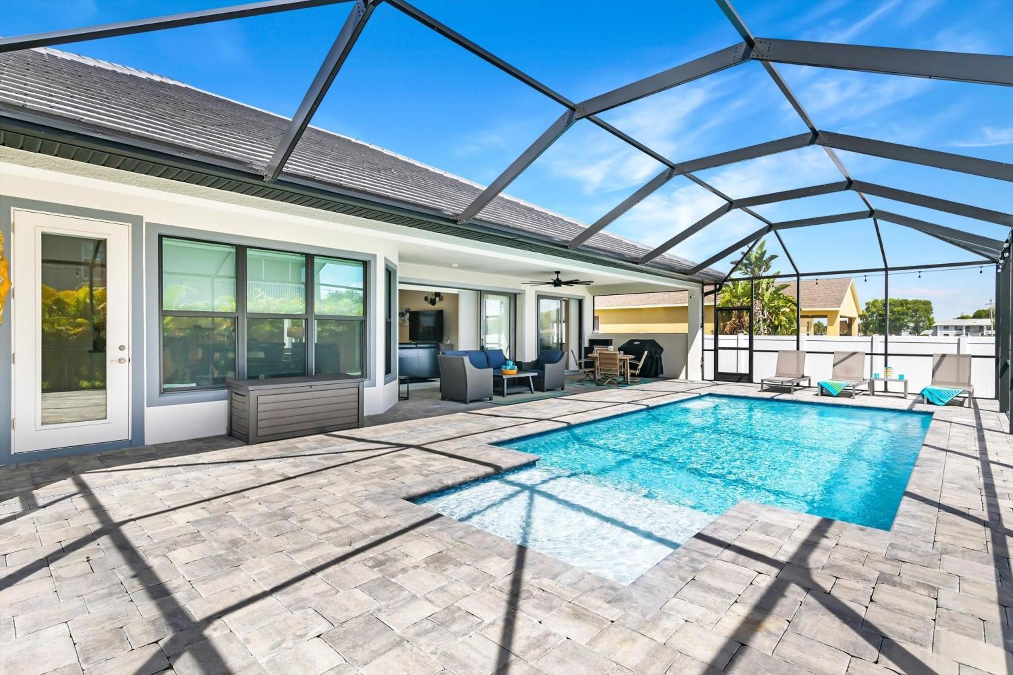 Winter Specials! Built In 2020! Modern Electric-heated Pool With Bikes - Alexandria *