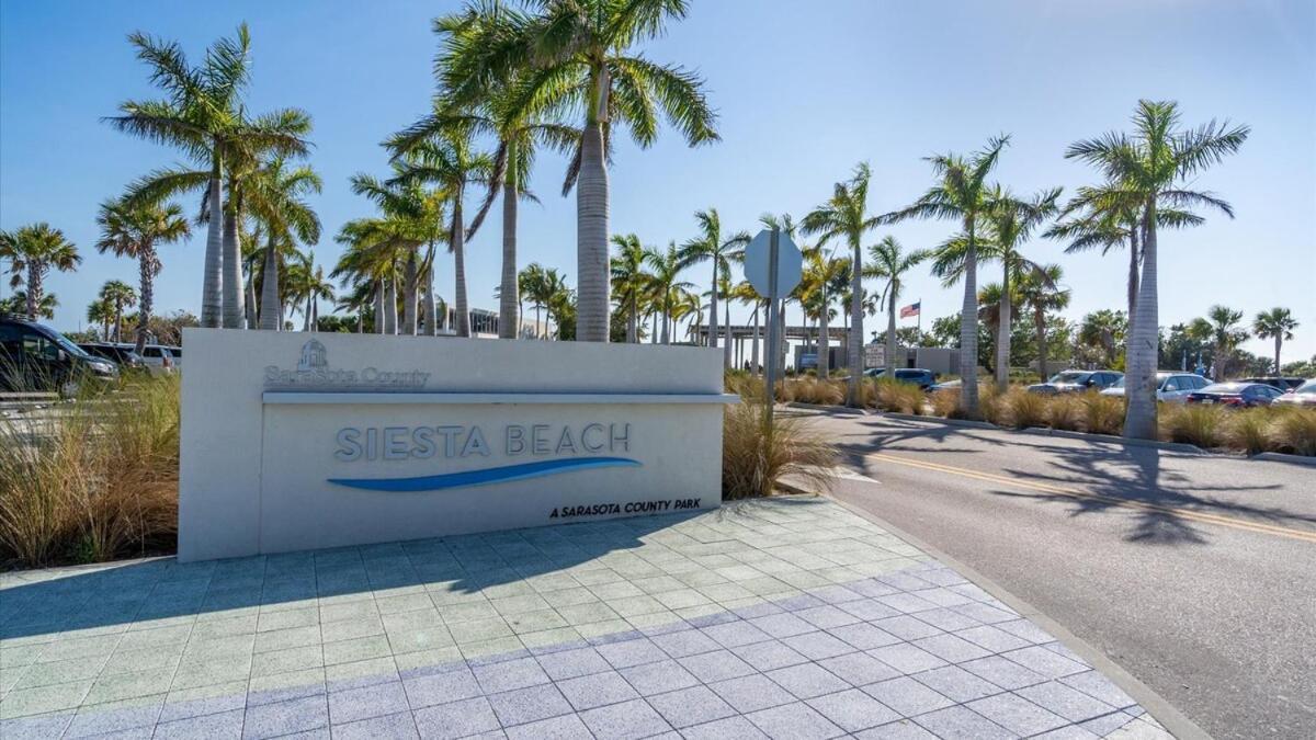 Modern - 3k Sqft - 5br & 11 Beds - Brand New Hot Tub - 6 Miles To Ami Beaches Holiday home