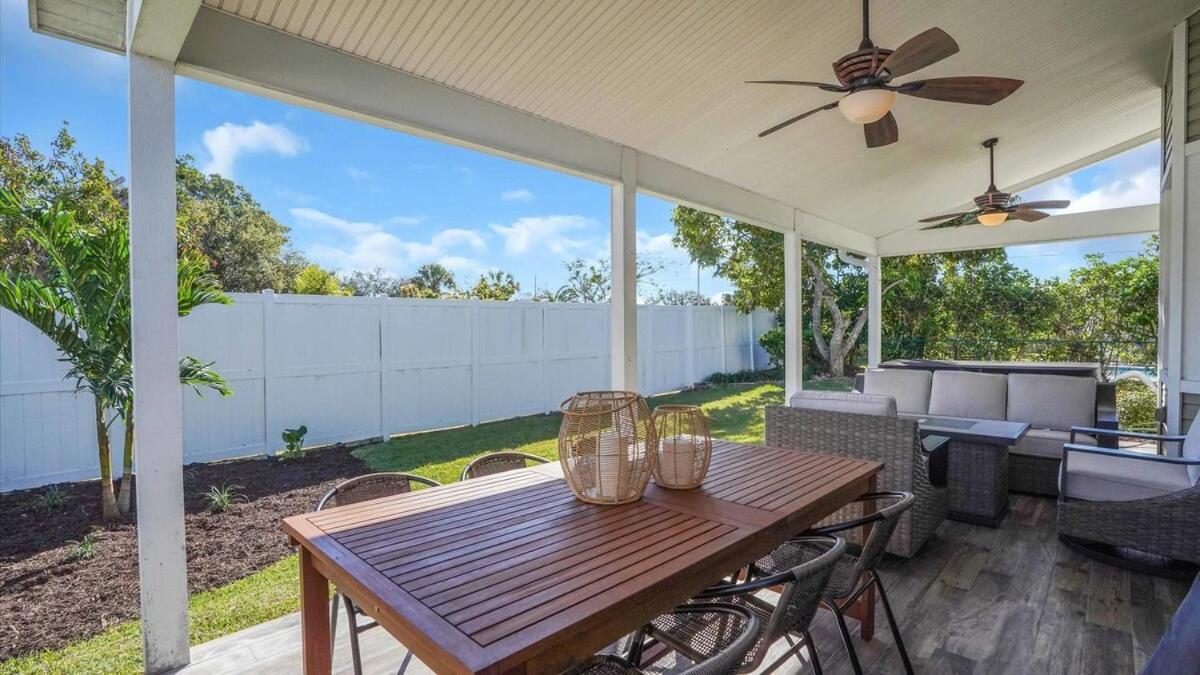 Holiday home Modern - 3k Sqft - 5br & 11 Beds - Brand New Hot Tub - 6 Miles To Ami Beaches *
