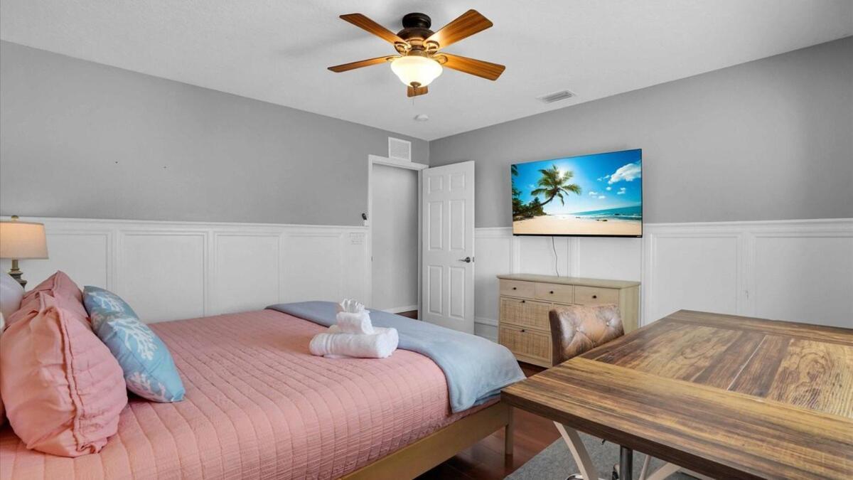 Holiday home Modern - 3k Sqft - 5br & 11 Beds - Brand New Hot Tub - 6 Miles To Ami Beaches *
