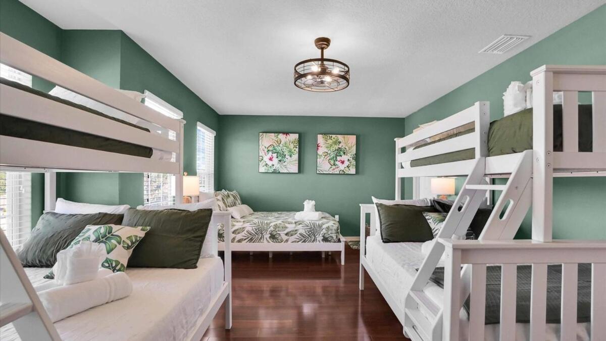 Modern - 3k Sqft - 5br & 11 Beds - Brand New Hot Tub - 6 Miles To Ami Beaches Holiday home Bradenton
