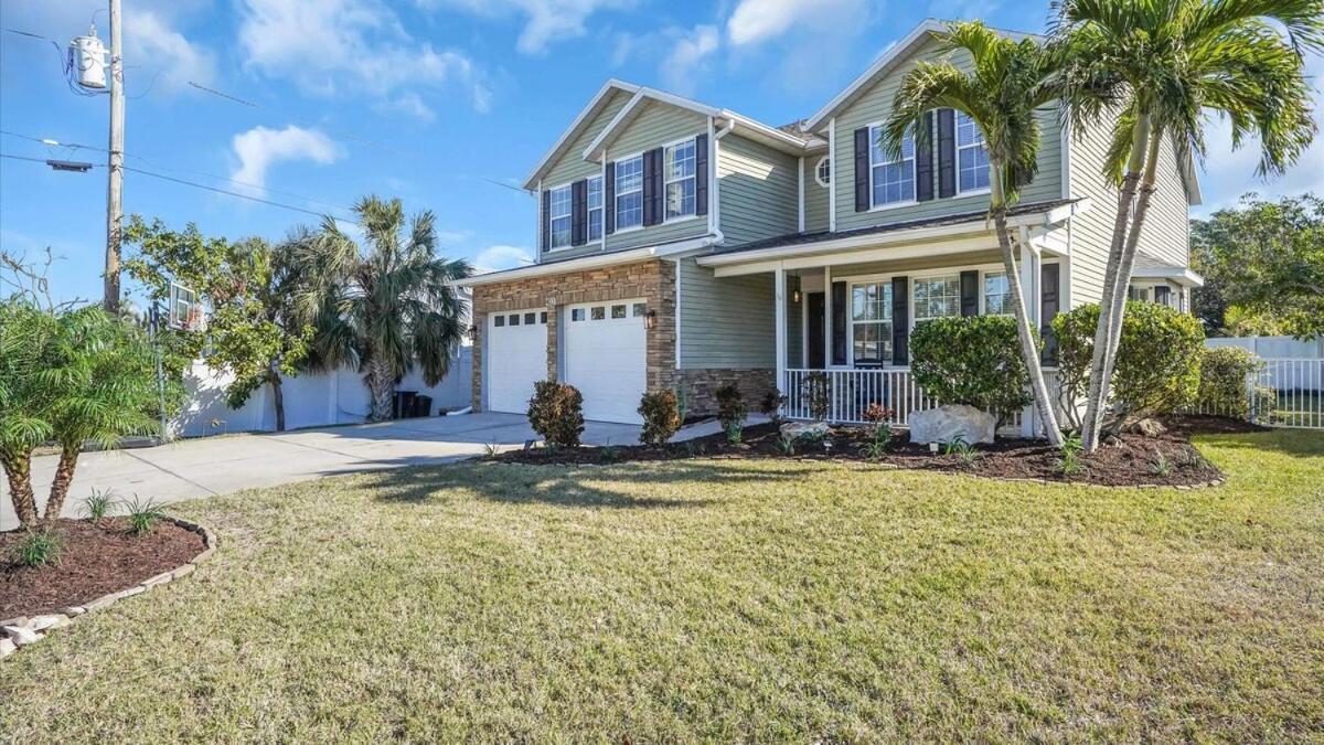 Modern - 3k Sqft - 5br & 11 Beds - Brand New Hot Tub - 6 Miles To Ami Beaches Holiday home