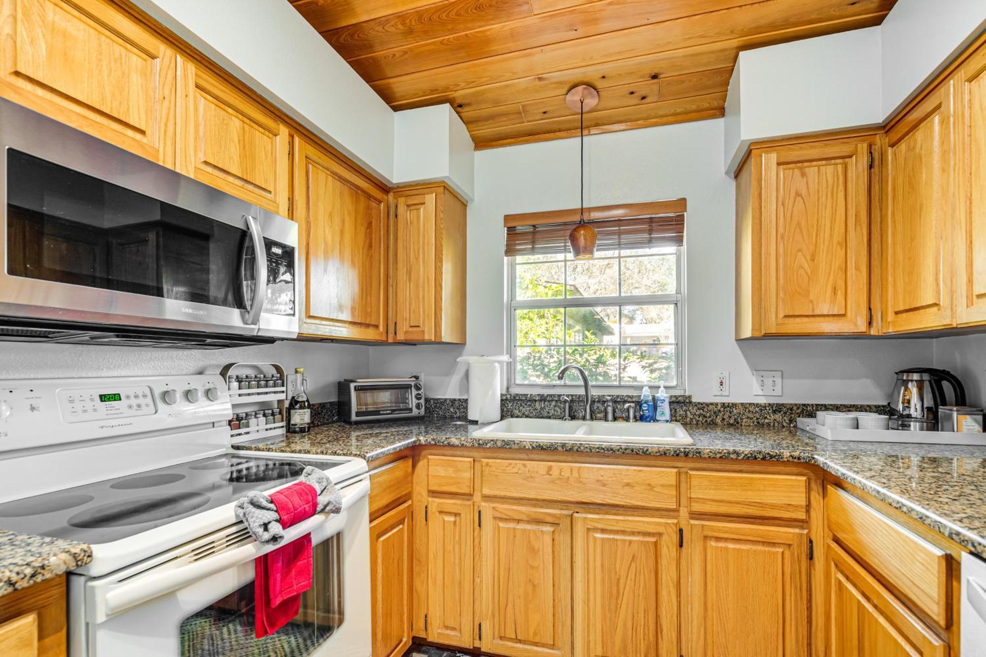 Holiday home Townhome In Historical District!