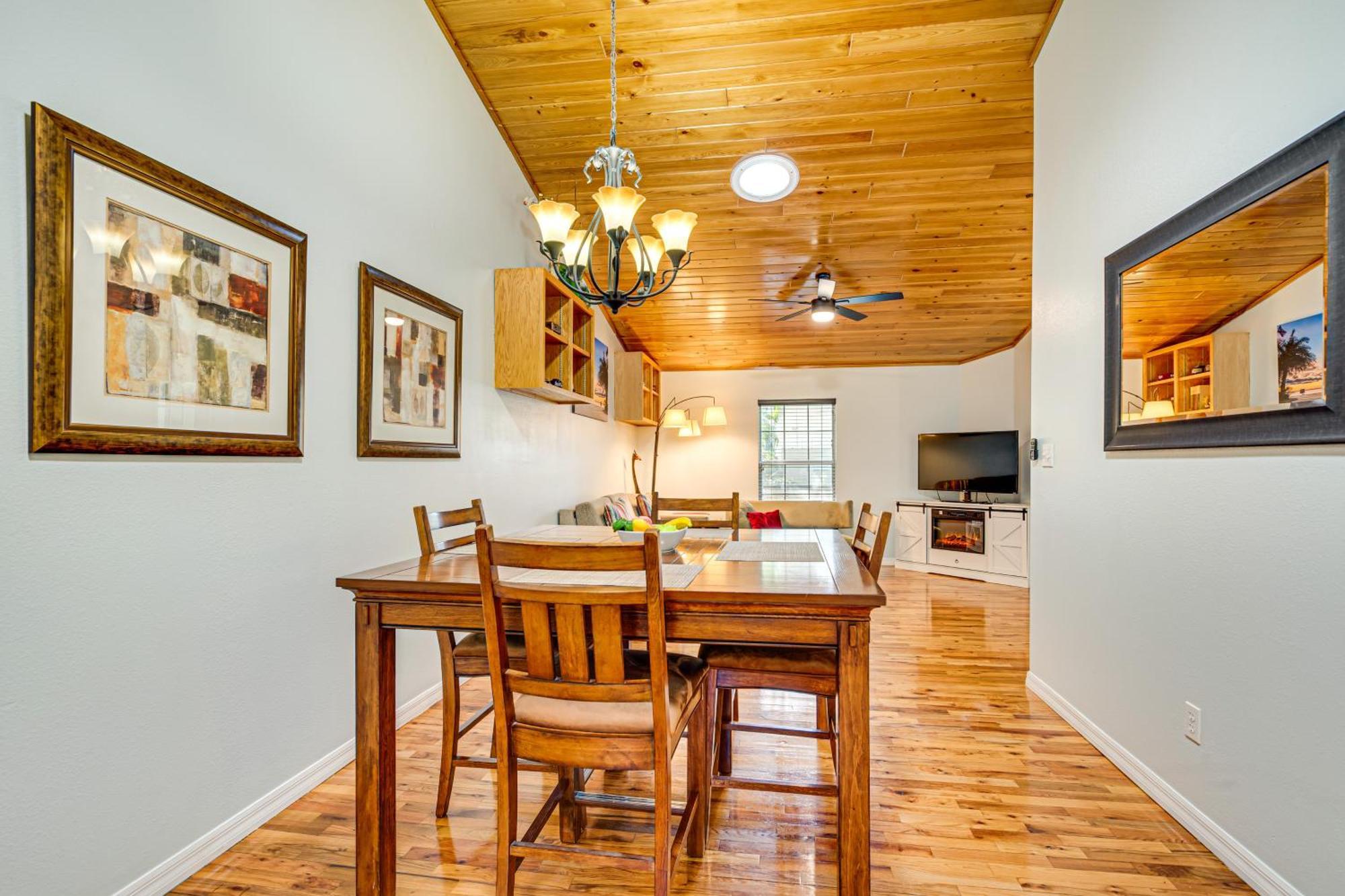 Holiday home Townhome In Historical District!
