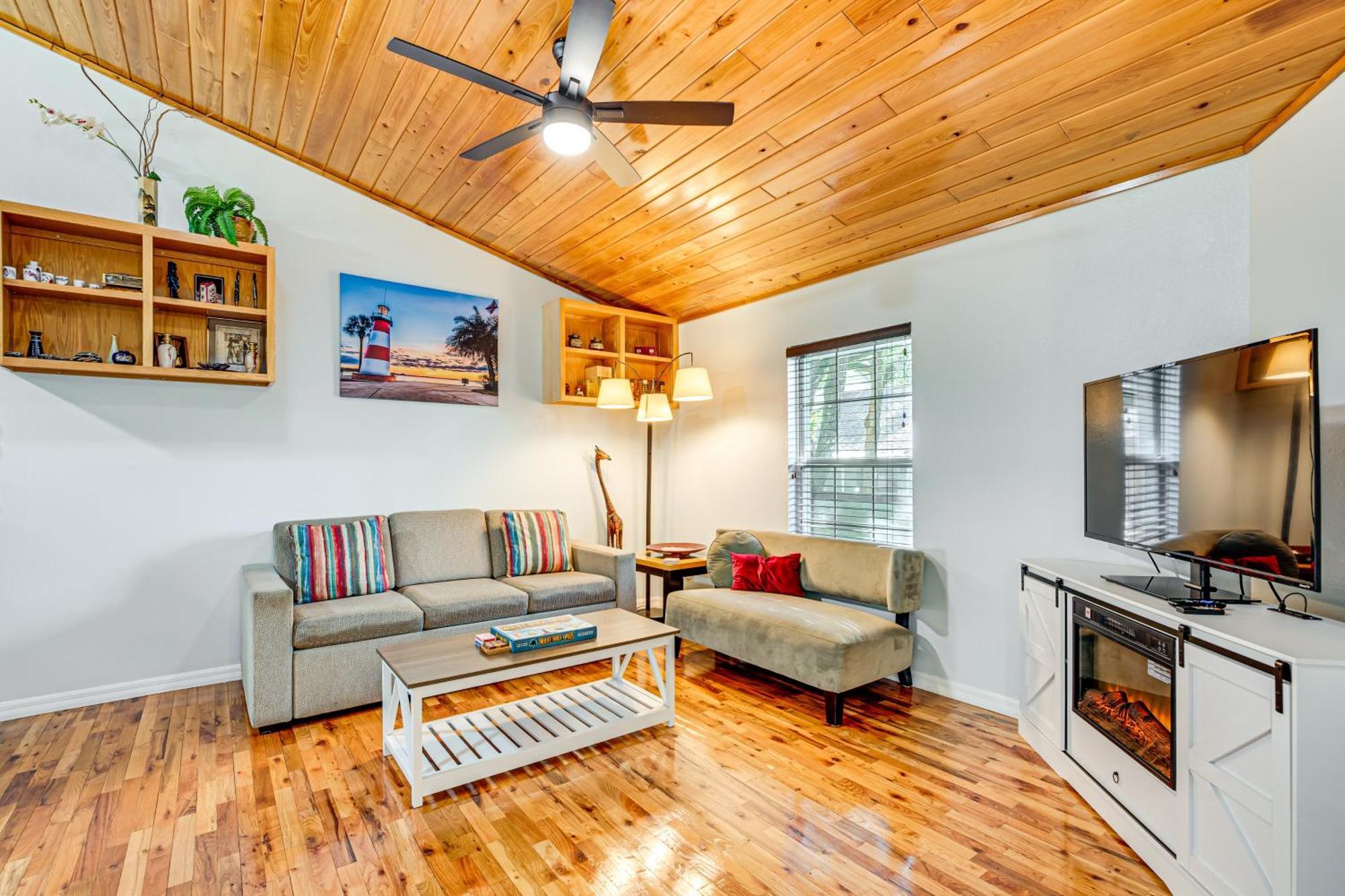 Holiday home Townhome In Historical District!