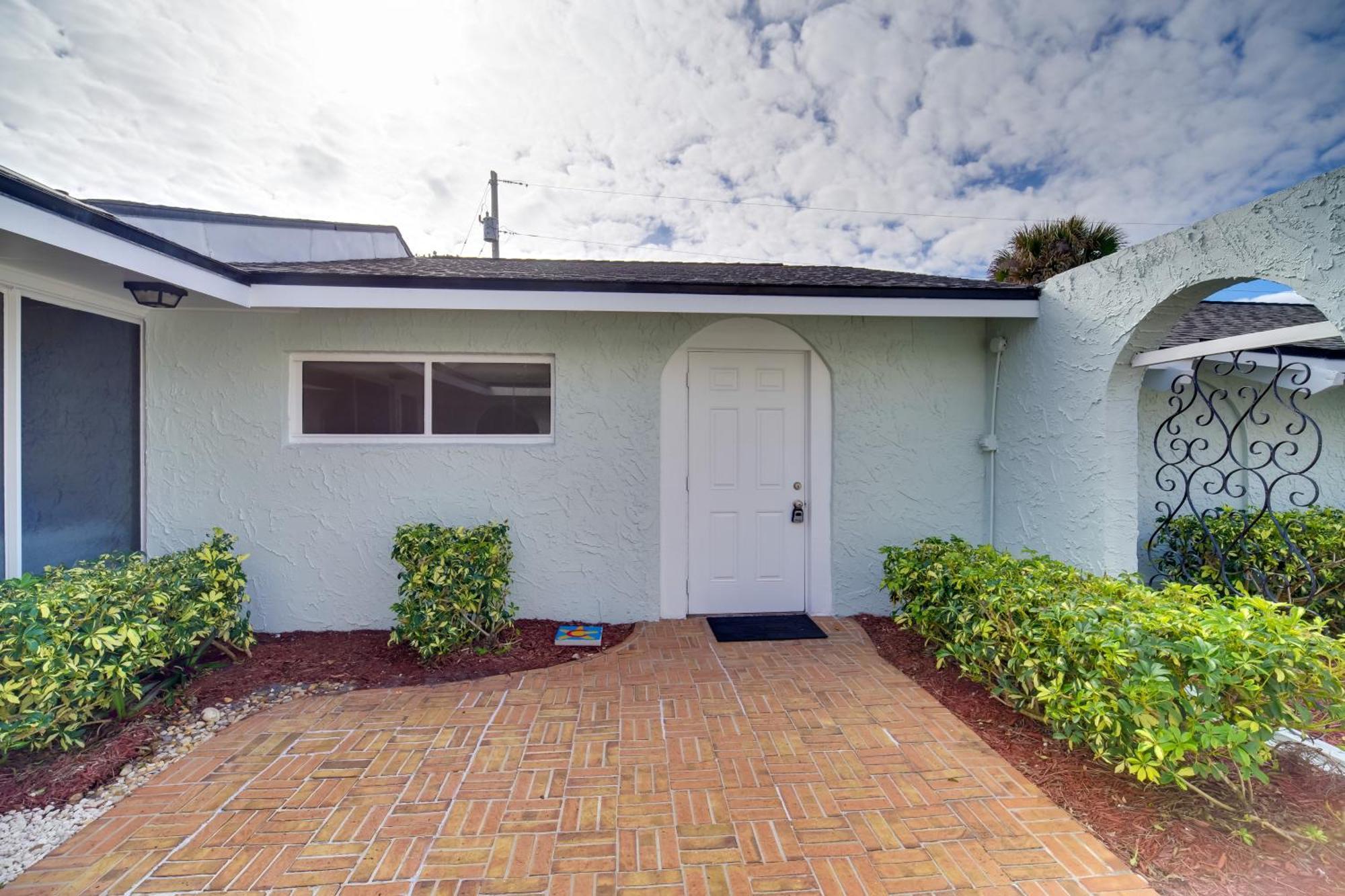 Beachfront With Yard - Pets Welcome *