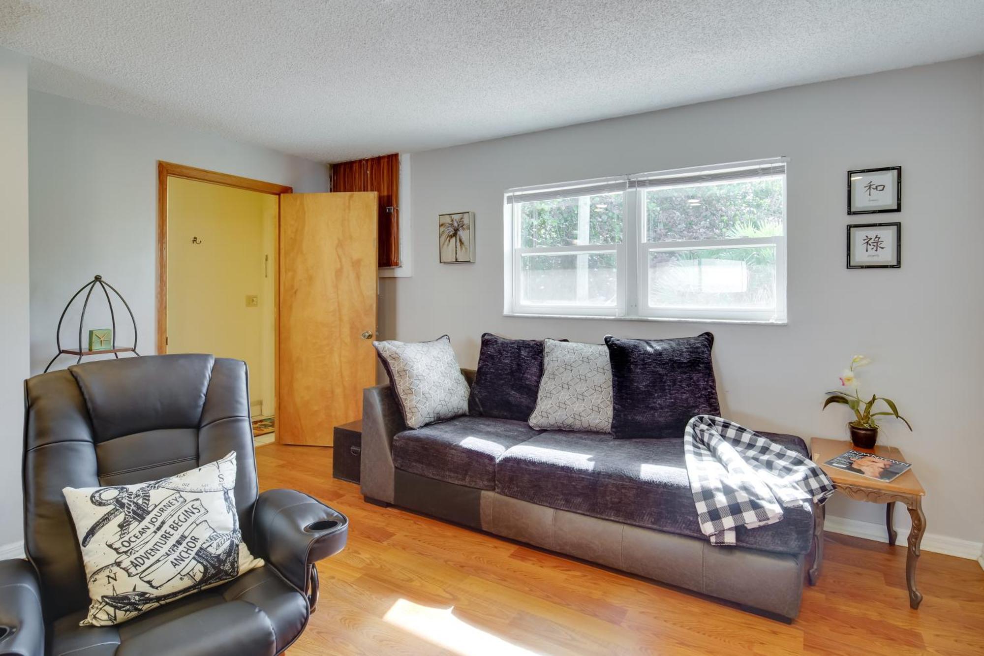 Beachfront With Yard - Pets Welcome *