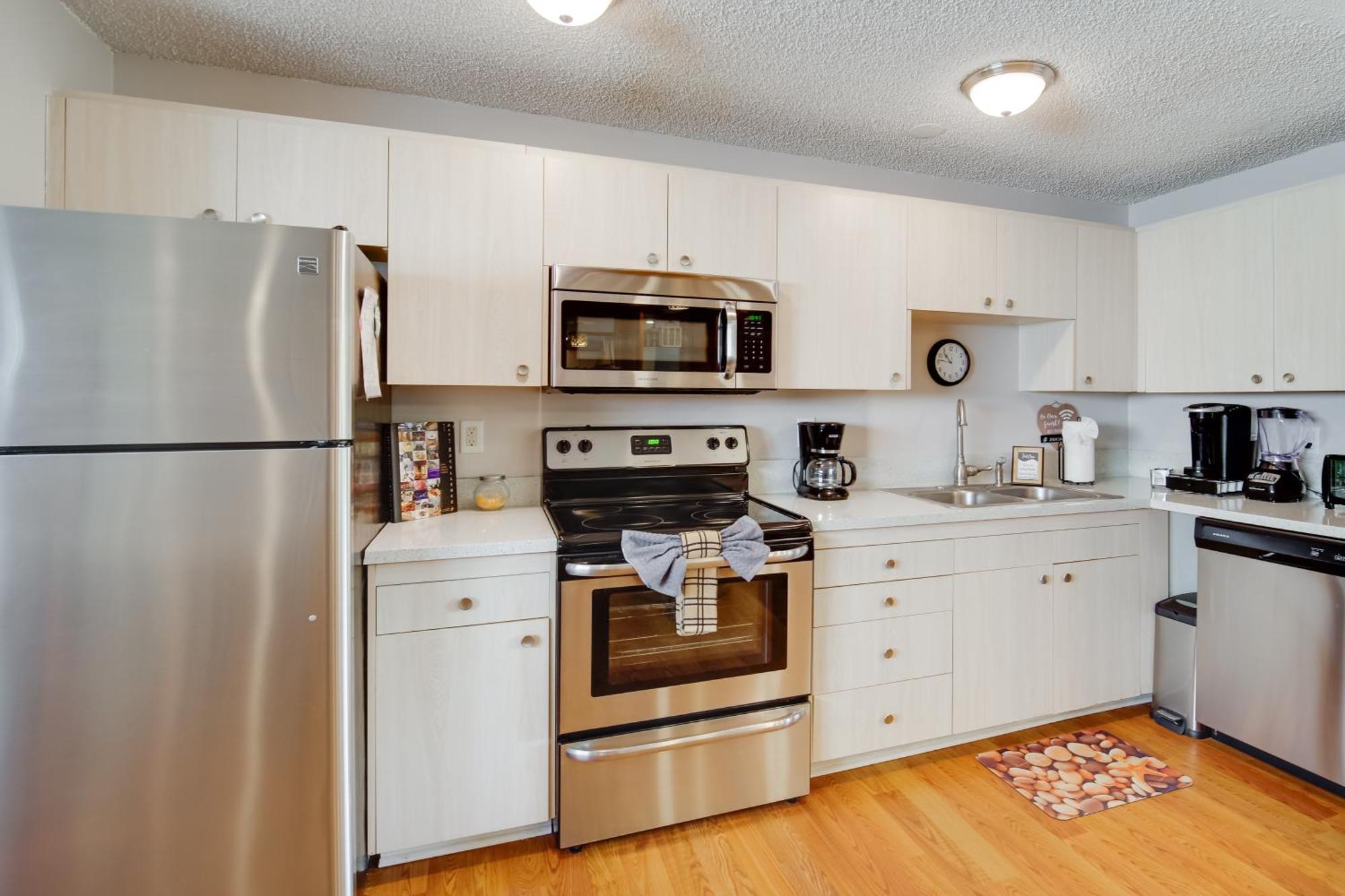 Beachfront With Yard - Pets Welcome Holiday home