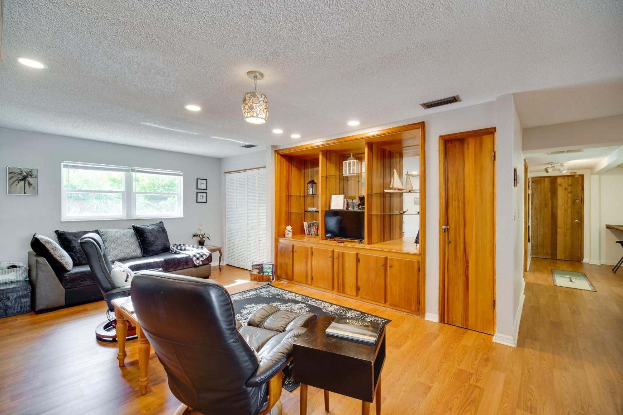 Beachfront With Yard - Pets Welcome Holiday home