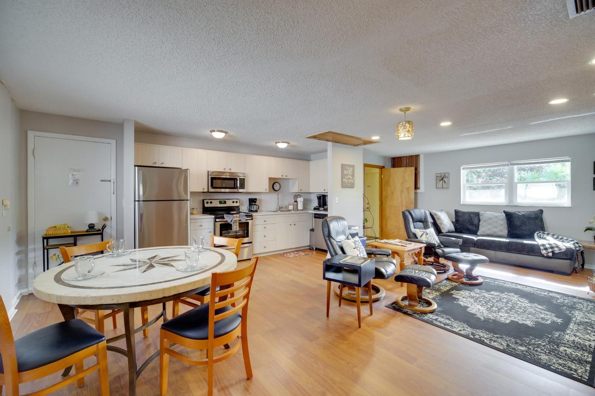 Beachfront With Yard - Pets Welcome *