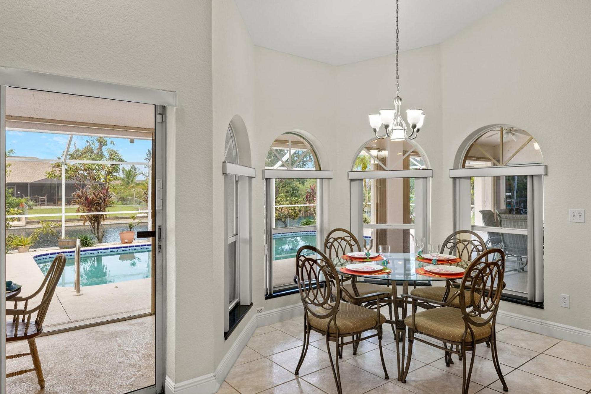 Villa New Listing! Electric-heated Pool On Canal - Dolly