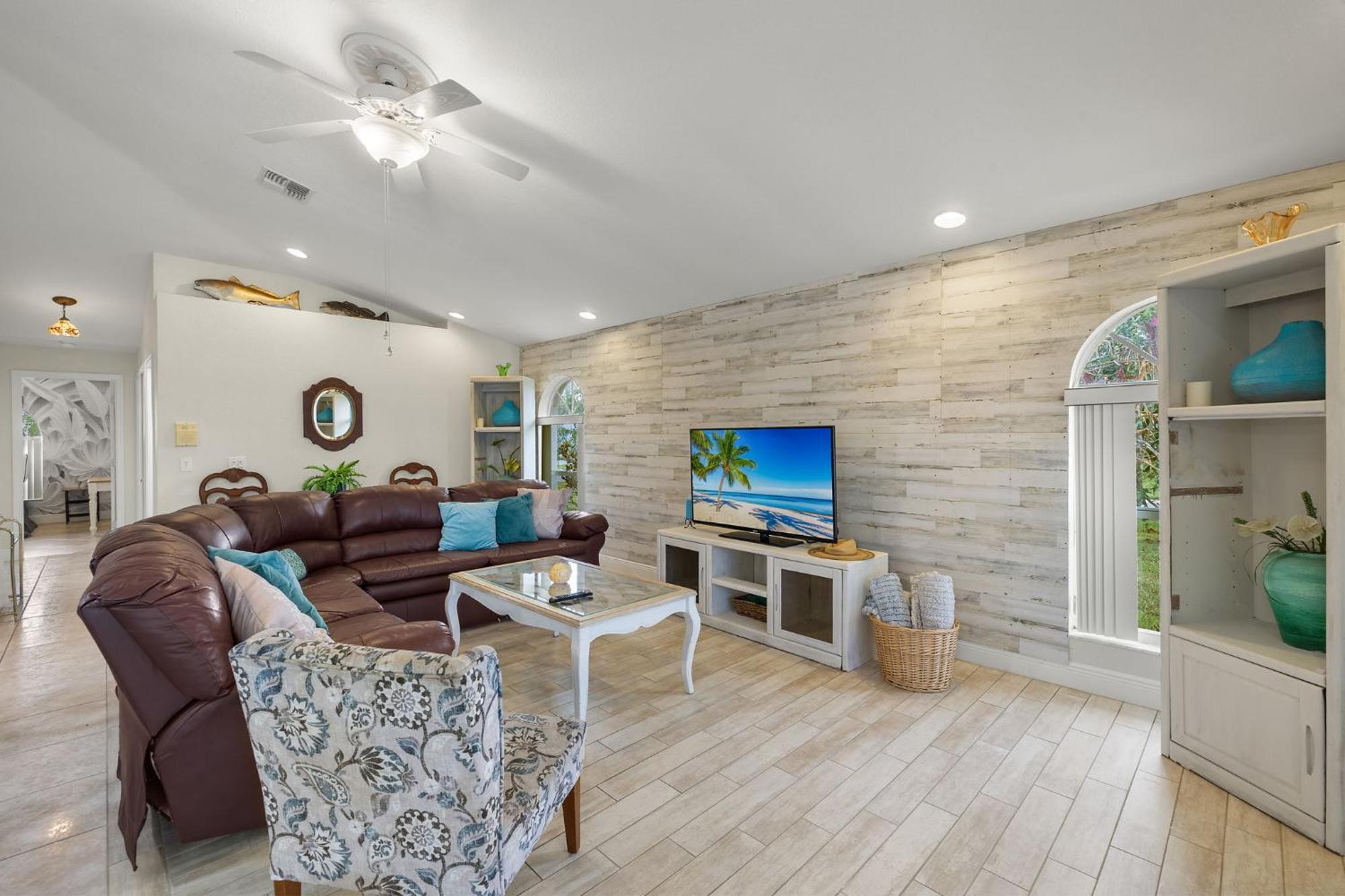 New Listing! Electric-heated Pool On Canal - Dolly * Cape Coral