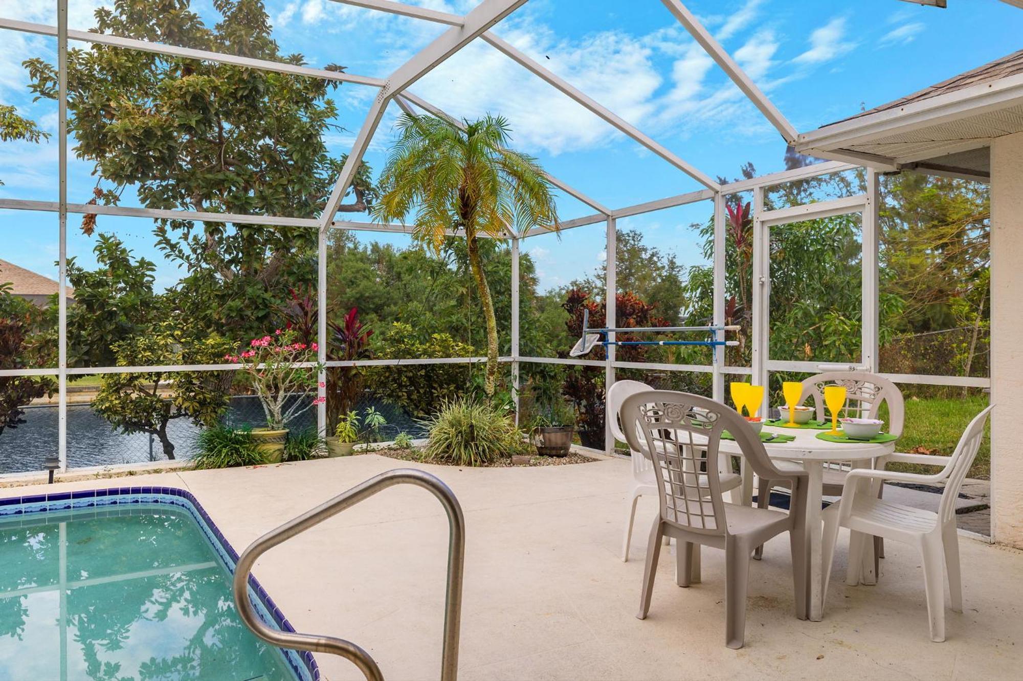 New Listing! Electric-heated Pool On Canal - Dolly
