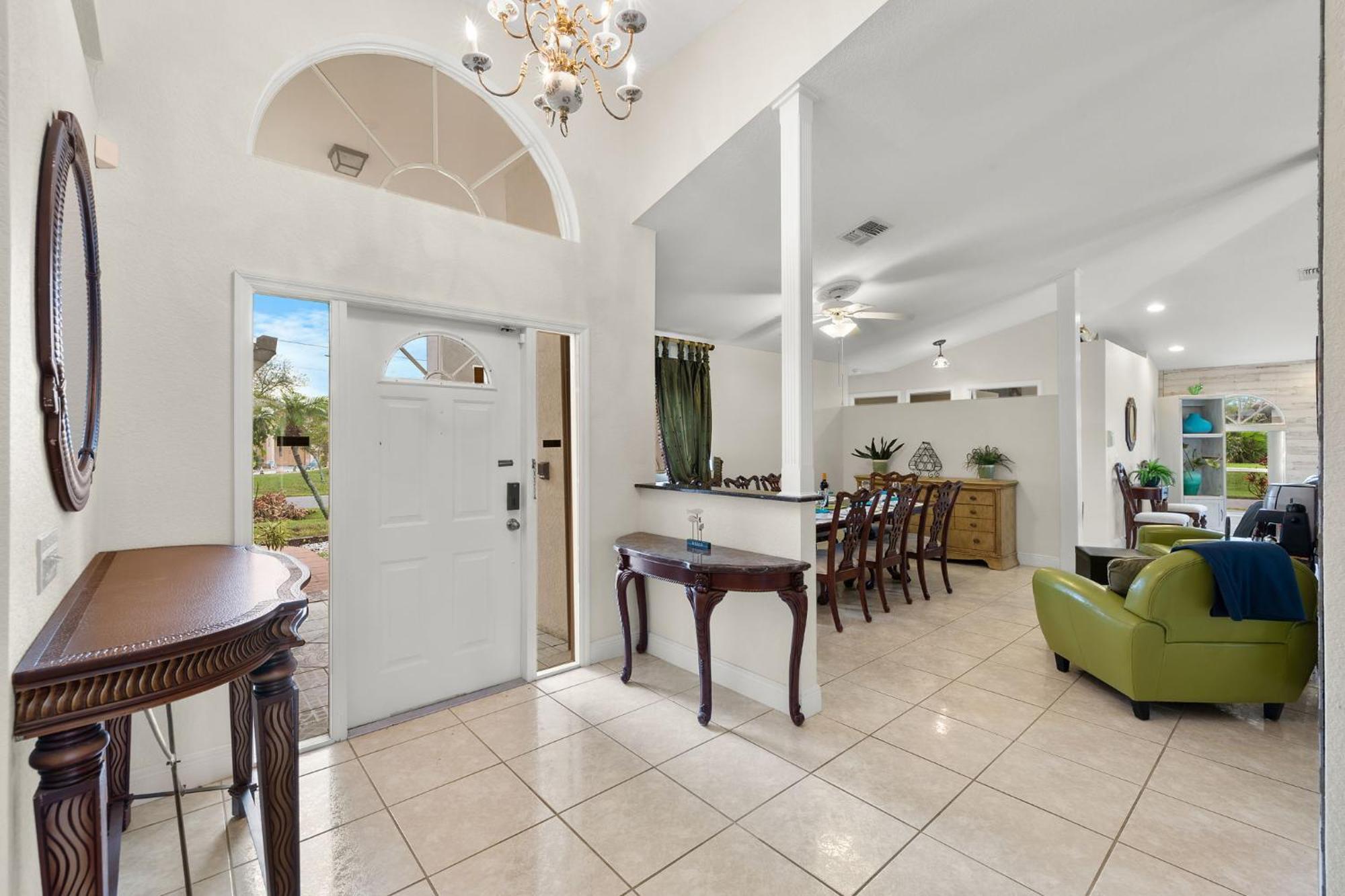 New Listing! Electric-heated Pool On Canal - Dolly * Cape Coral