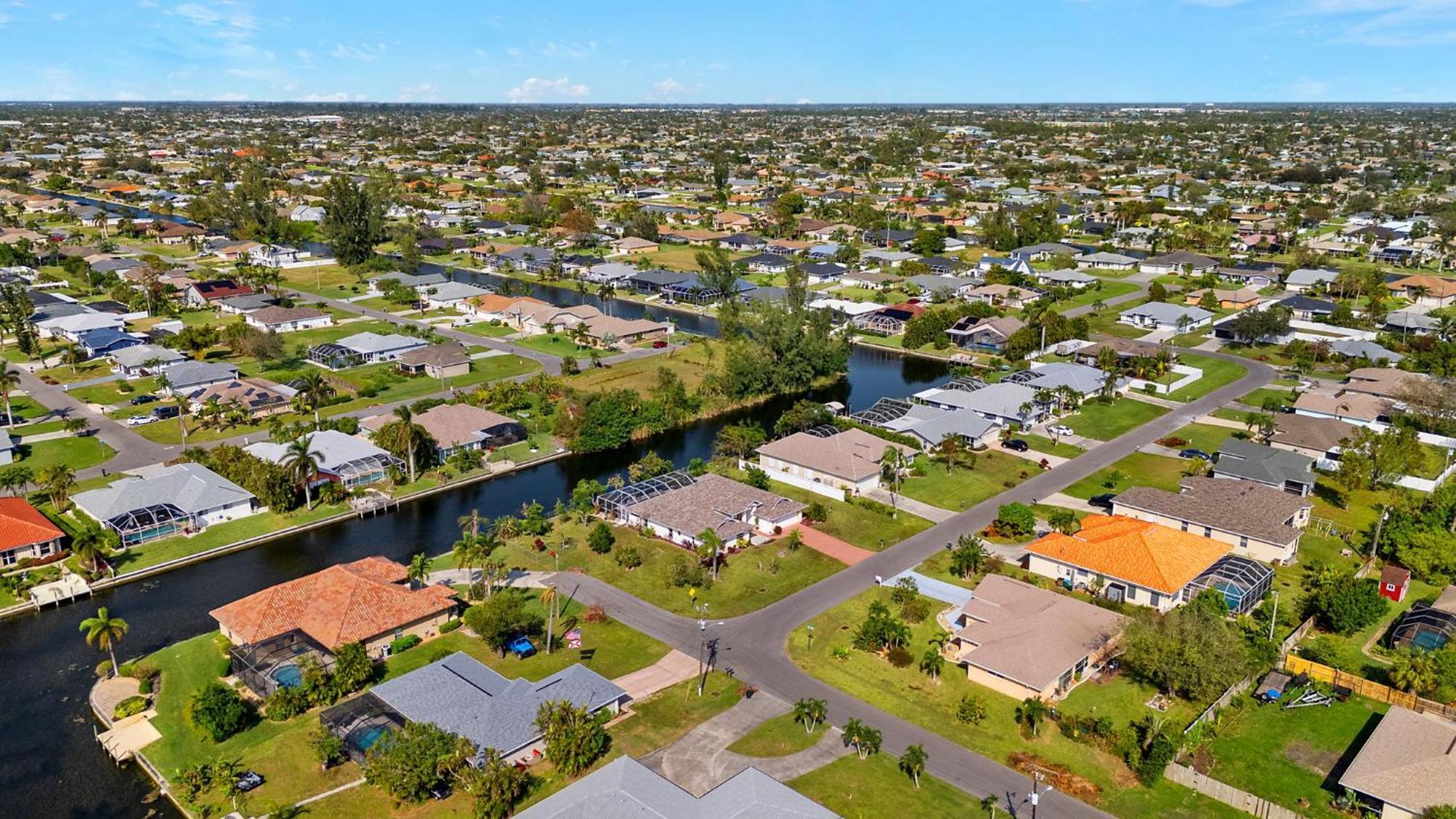 New Listing! Electric-heated Pool On Canal - Dolly Cape Coral