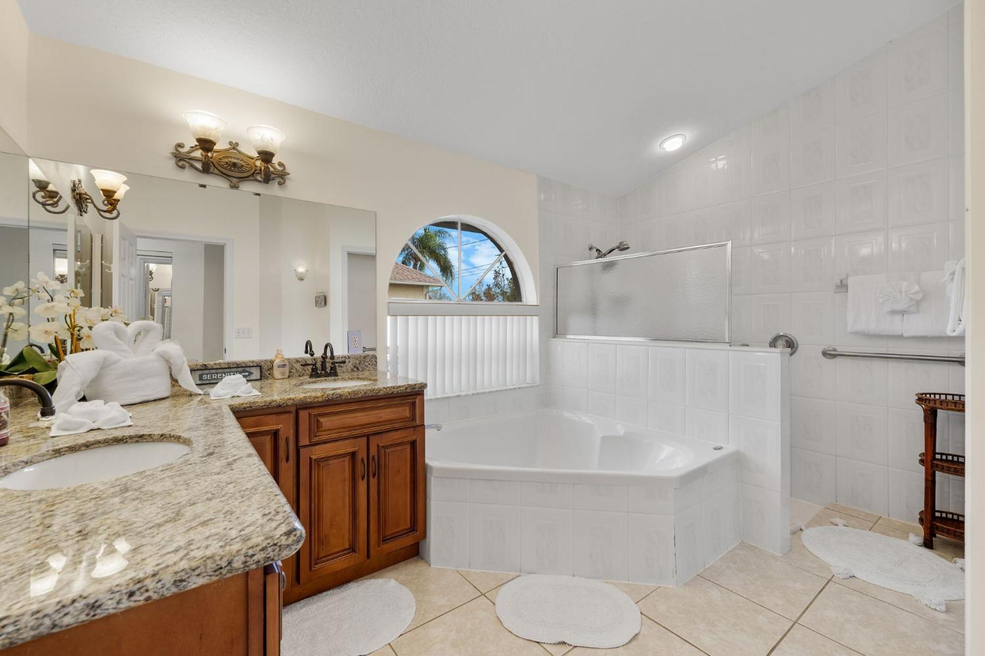Villa New Listing! Electric-heated Pool On Canal - Dolly *