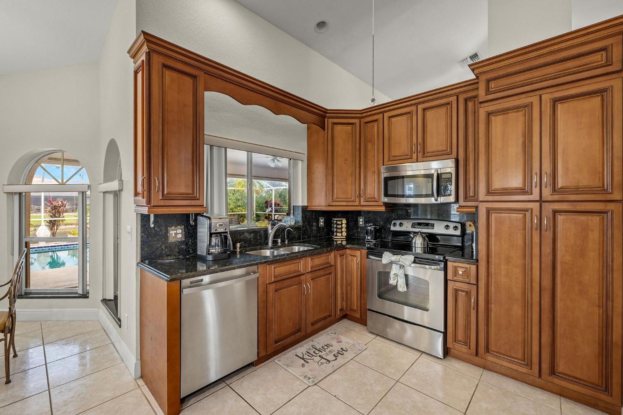 New Listing! Electric-heated Pool On Canal - Dolly Cape Coral