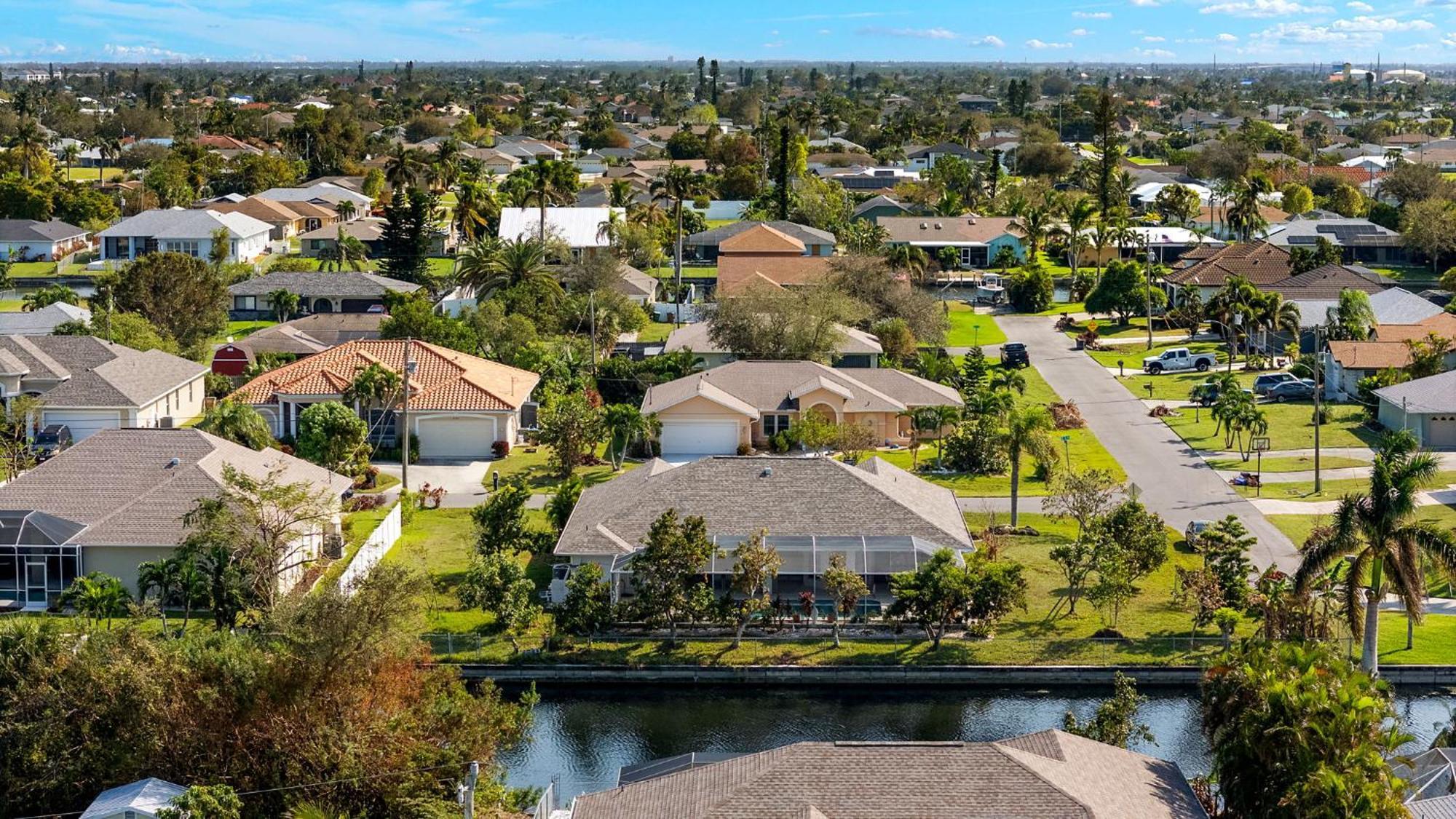 New Listing! Electric-heated Pool On Canal - Dolly Villa