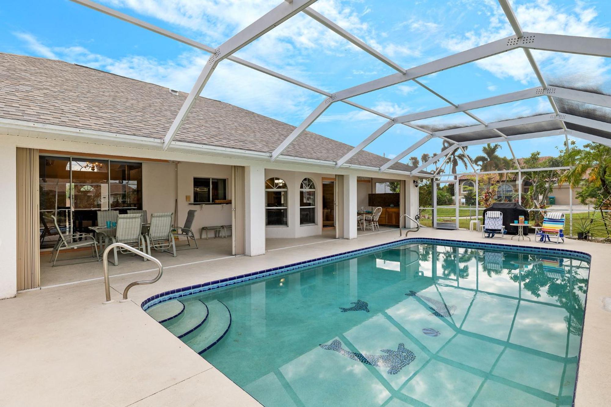 New Listing! Electric-heated Pool On Canal - Dolly Villa