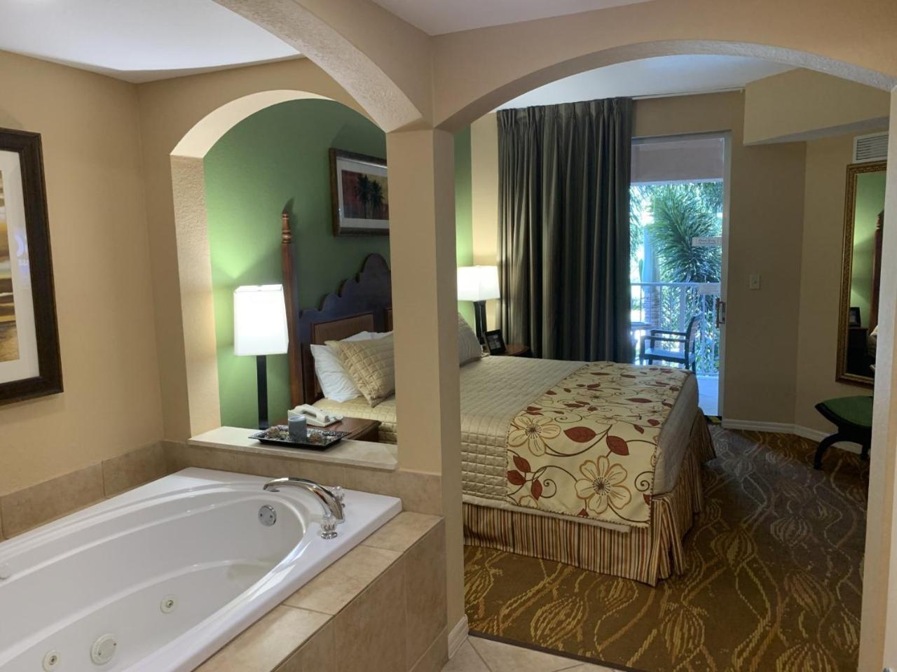 Resort Mizner Place At Town Center, Lauderdale